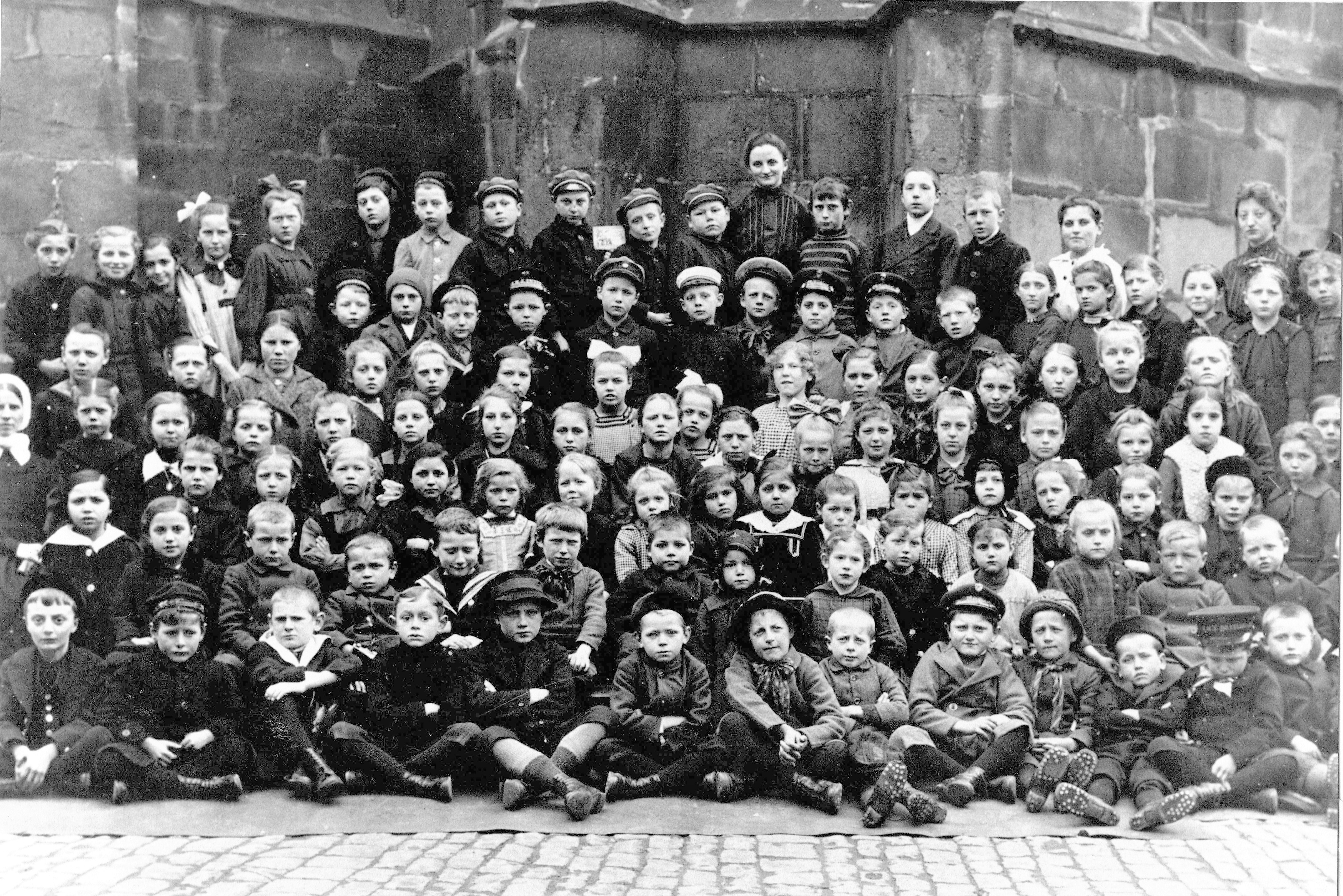 Foto-Sammlung Adolf Krapp, Ordner 9: Kinderschule, 1916 (Museumsgesellschaft Bad Dürkheim e.V. CC BY-NC-SA)
