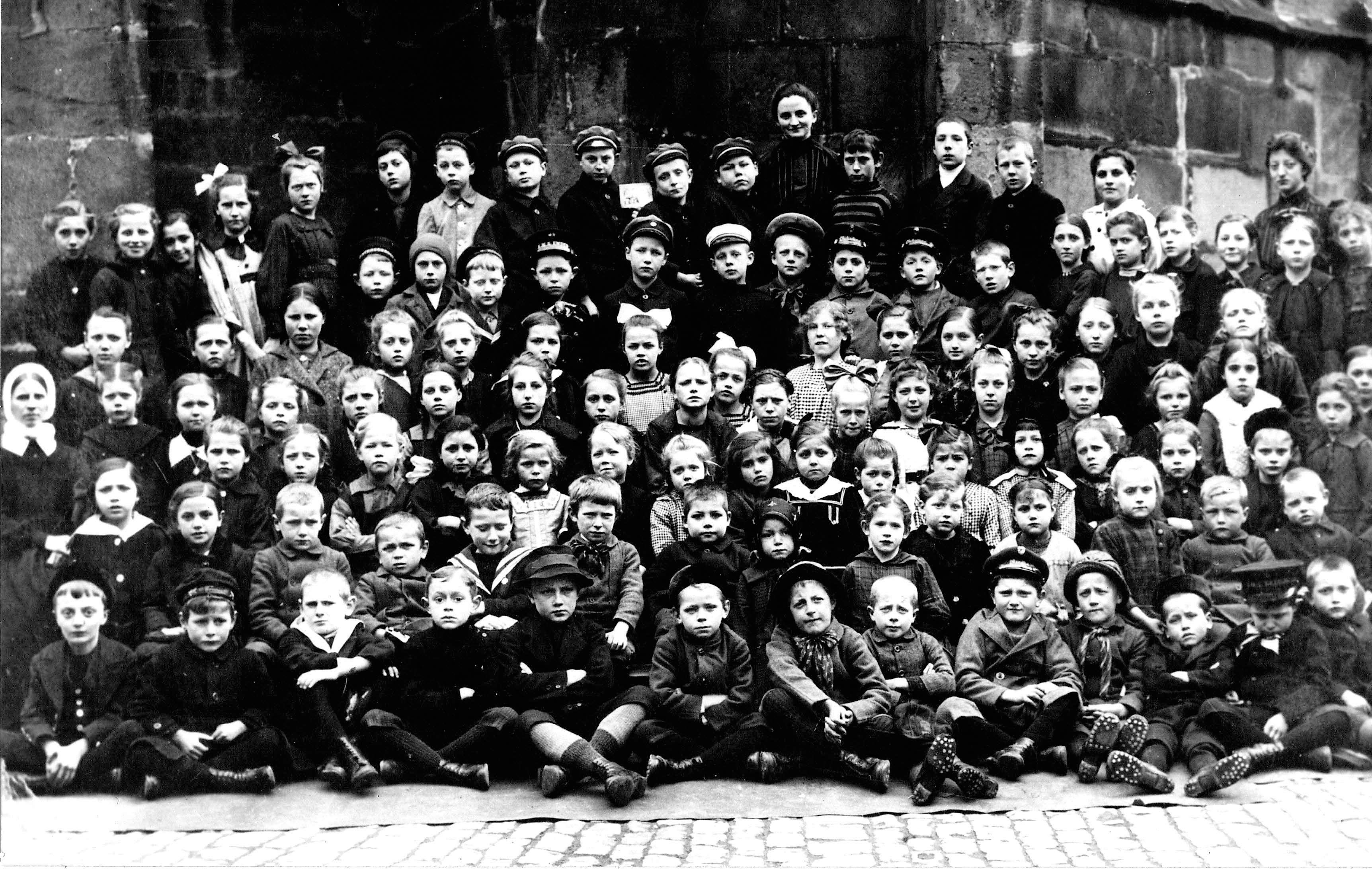 Foto-Sammlung Adolf Krapp, Ordner 9: Kinderschule, 1919 (Museumsgesellschaft Bad Dürkheim e.V. CC BY-NC-SA)