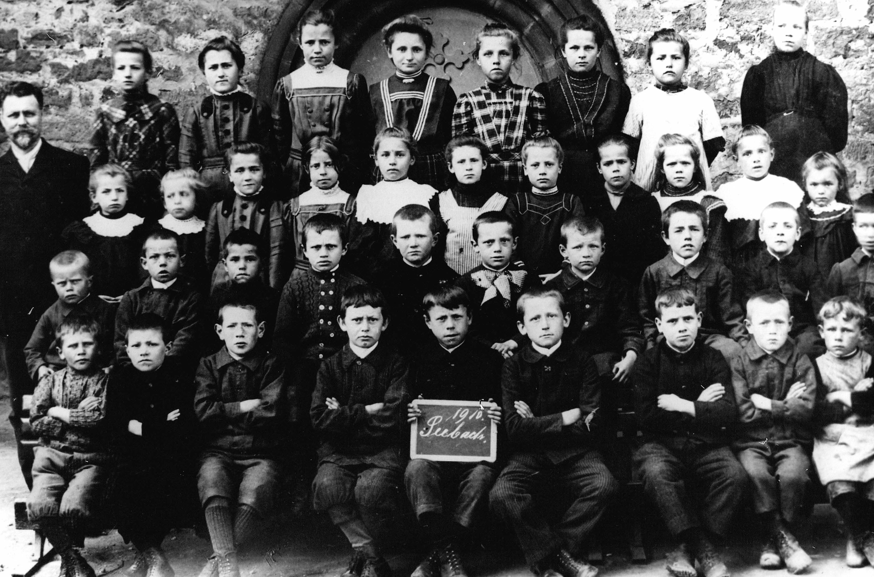 Foto-Sammlung Adolf Krapp, Ordner 9: Volksschule, 1910 (Museumsgesellschaft Bad Dürkheim e.V. CC BY-NC-SA)