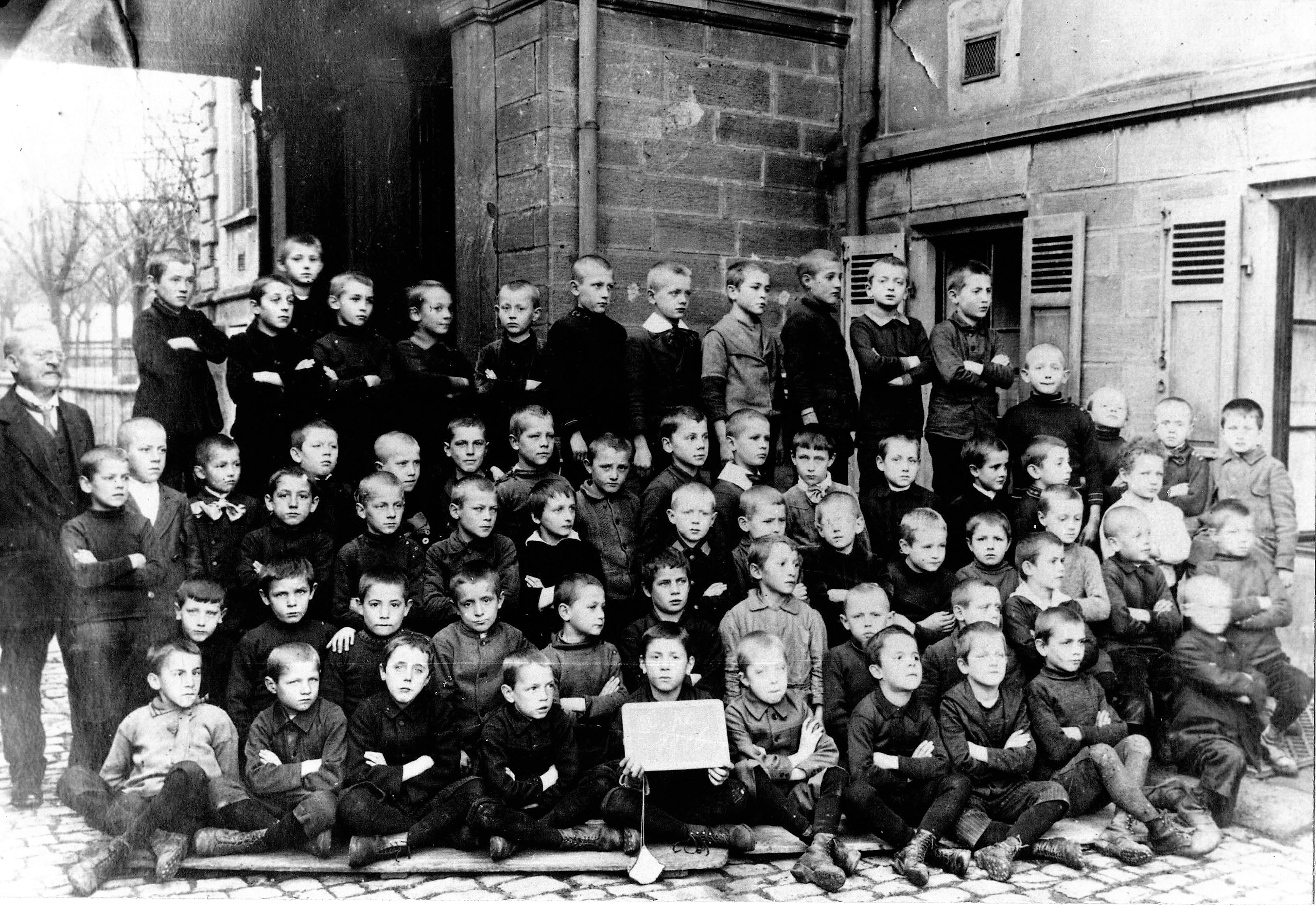 Foto-Sammlung Adolf Krapp, Ordner 9: Volksschule, 1916 (Museumsgesellschaft Bad Dürkheim e.V. CC BY-NC-SA)