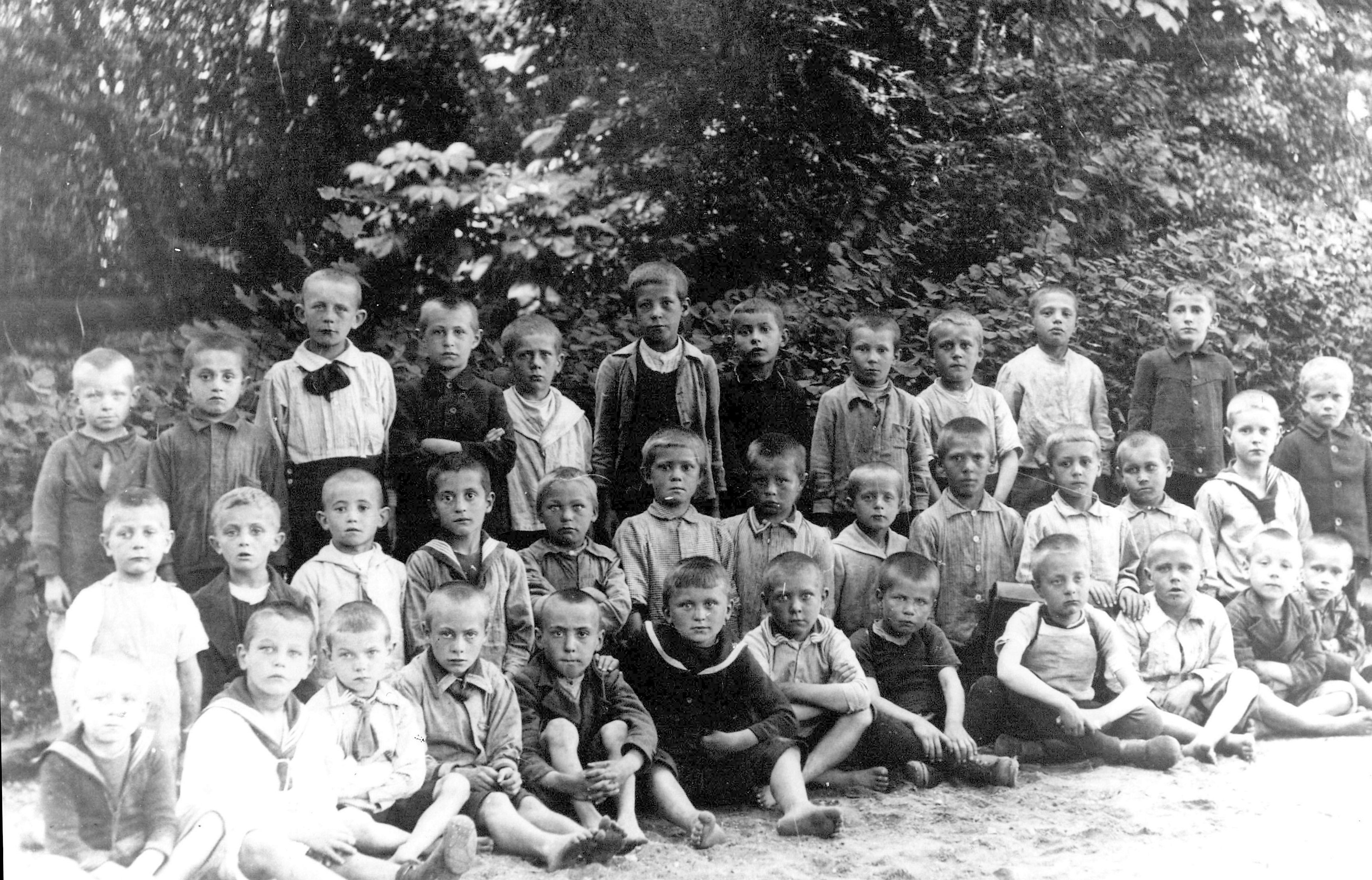 Foto-Sammlung Adolf Krapp, Ordner 9: Volksschule, 1917-1918 (Museumsgesellschaft Bad Dürkheim e.V. CC BY-NC-SA)
