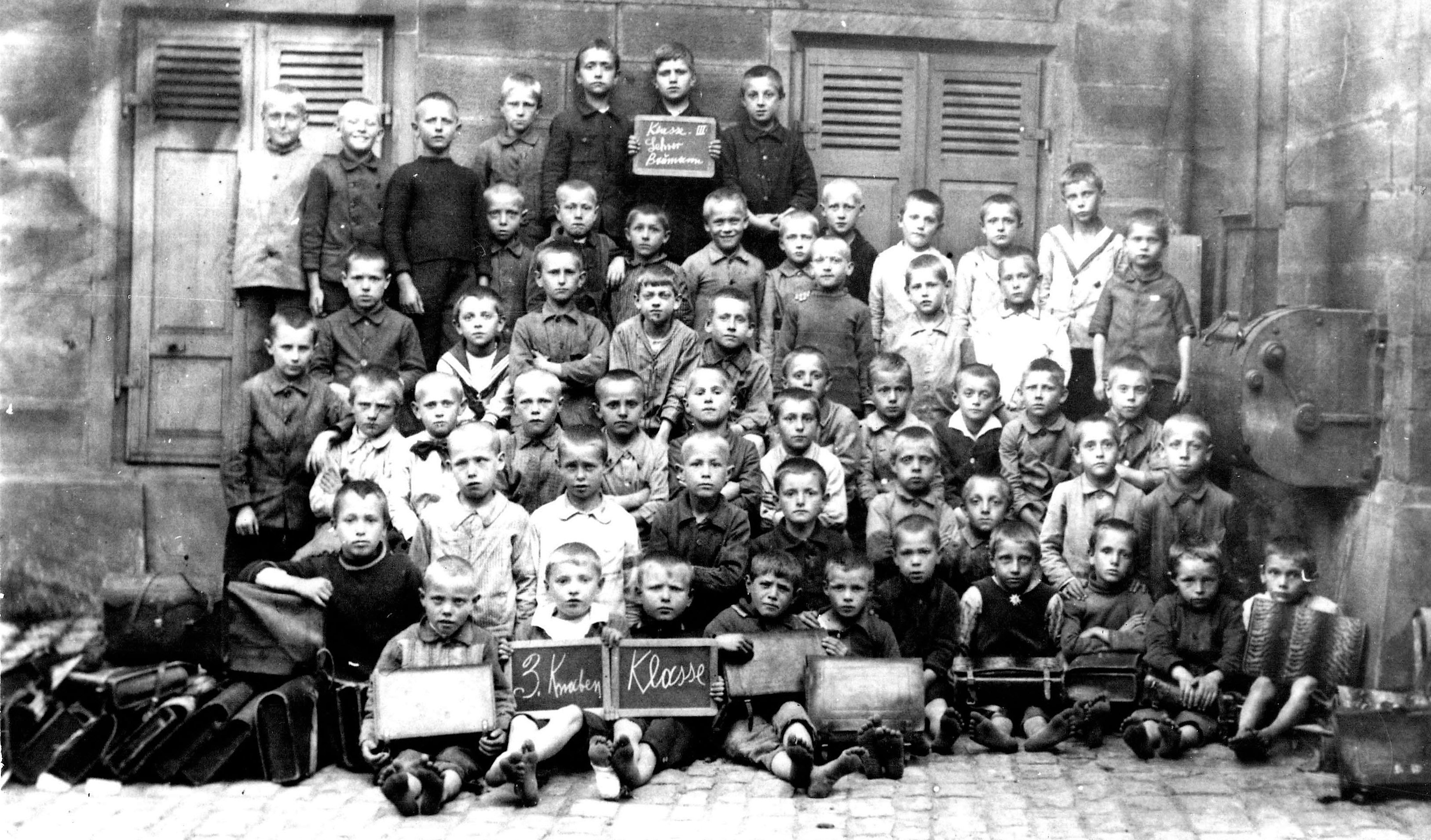 Foto-Sammlung Adolf Krapp, Ordner 9: Volksschule, 1919 (Museumsgesellschaft Bad Dürkheim e.V. CC BY-NC-SA)