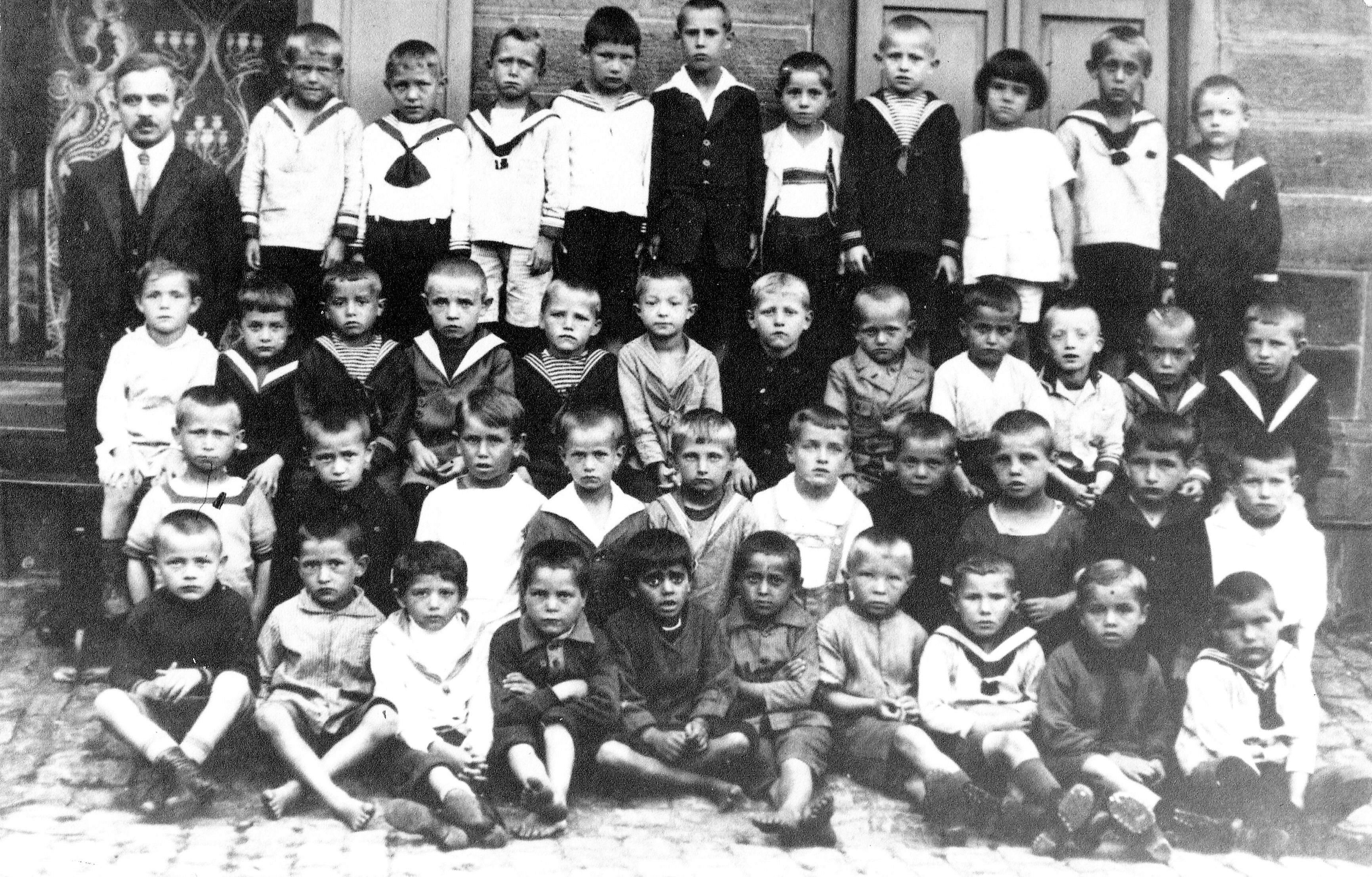 Foto-Sammlung Adolf Krapp, Ordner 9: Volksschule, 1924 (Museumsgesellschaft Bad Dürkheim e.V. CC BY-NC-SA)
