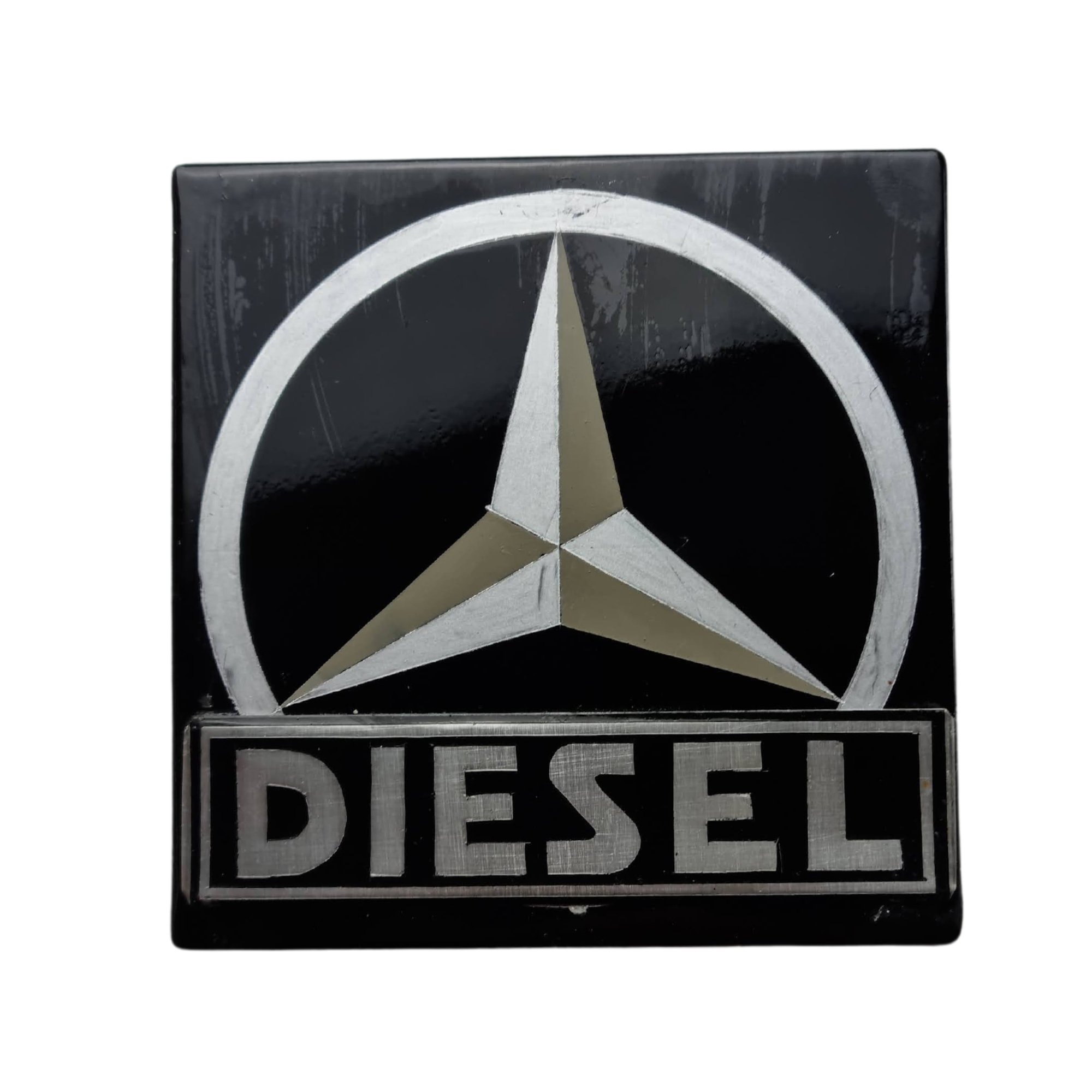 Daimler-Diesel- Emblem (Deutsches Straßenmuseum e.V. CC BY-NC-SA)