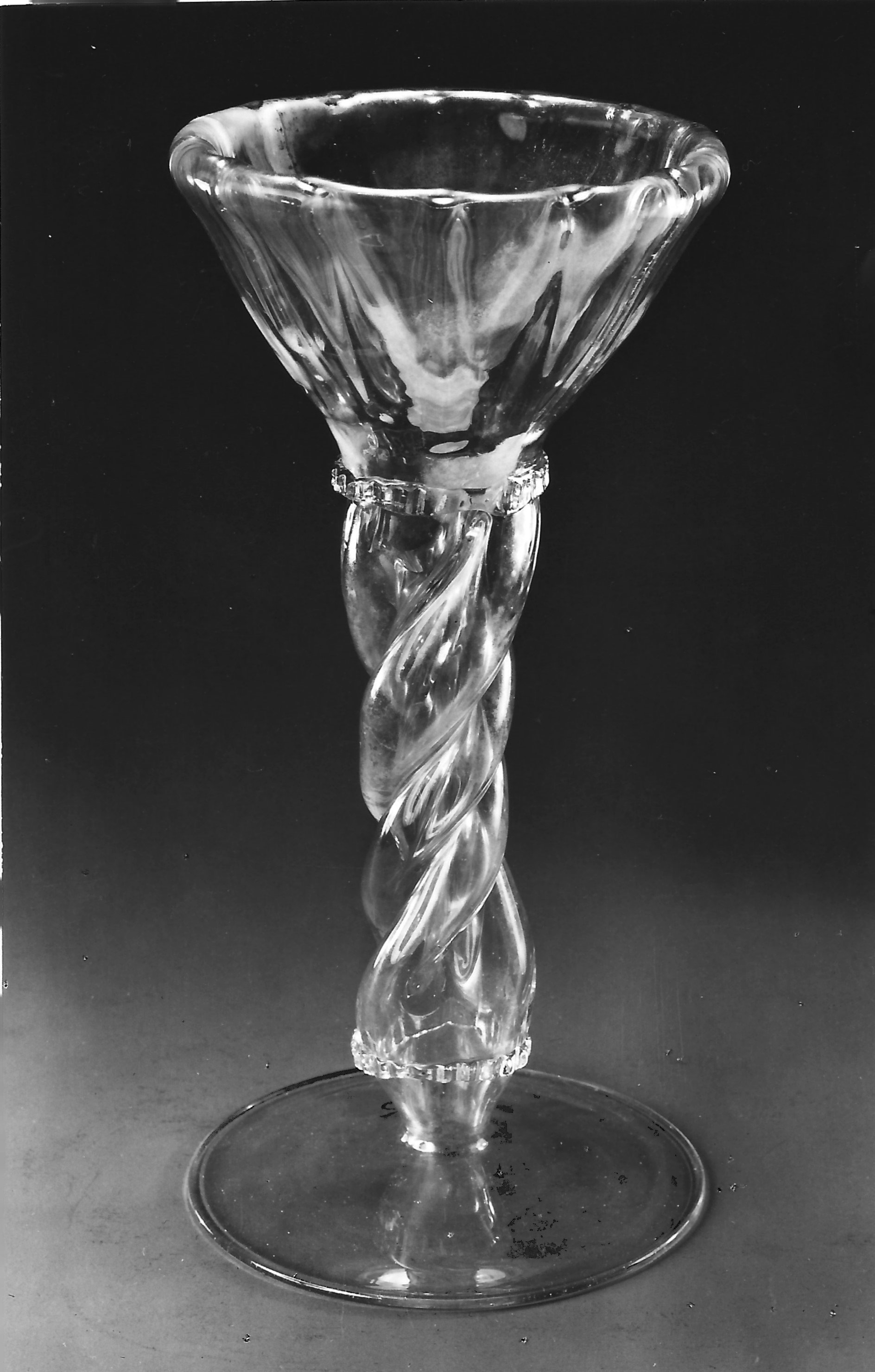 Vase mit gezopftem Stiel (Museum Heylshof CC BY-NC-SA)