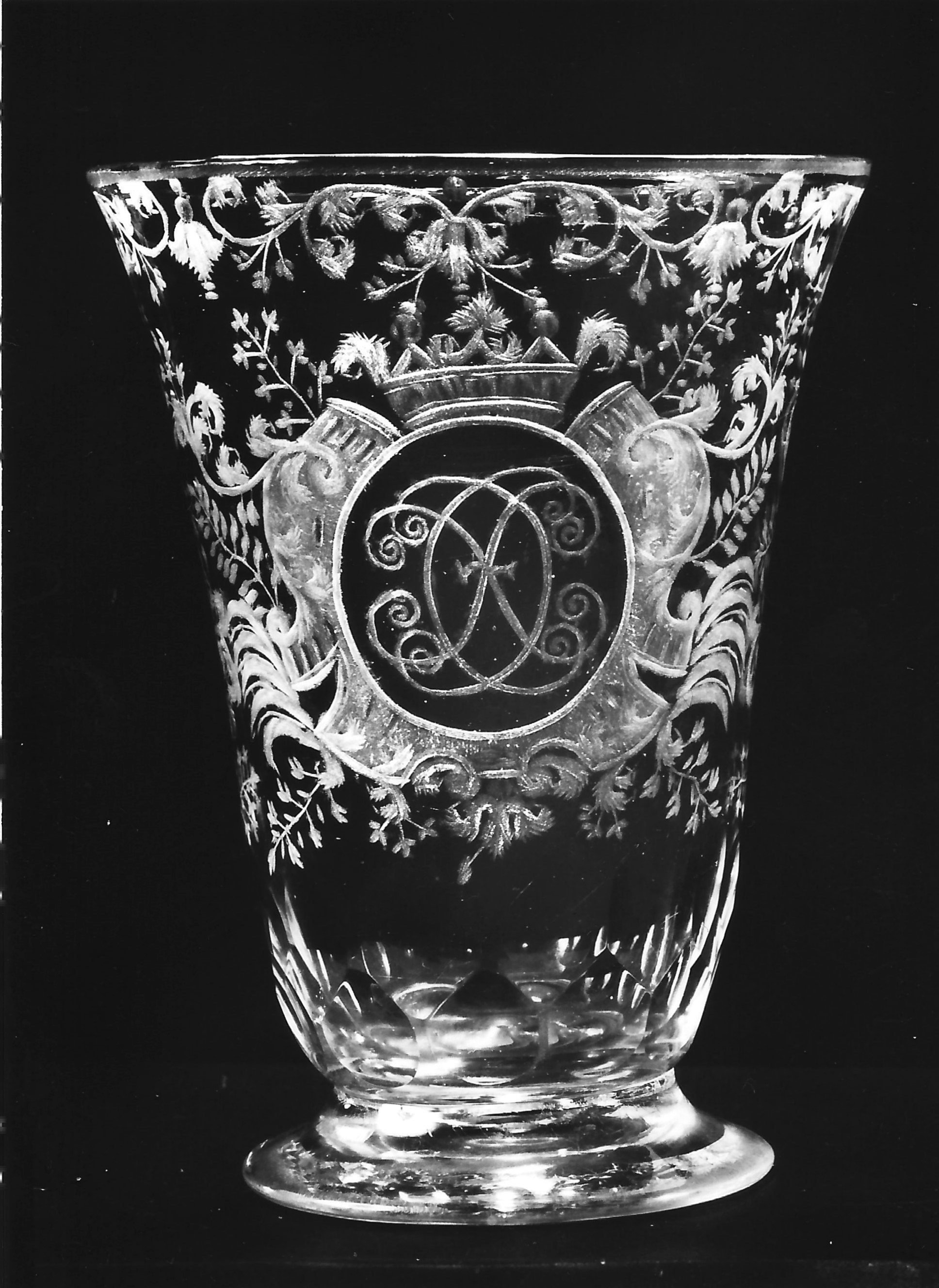 Becherglas mit geschnittenem Schützenbild (Museum Heylshof CC BY-NC-SA)