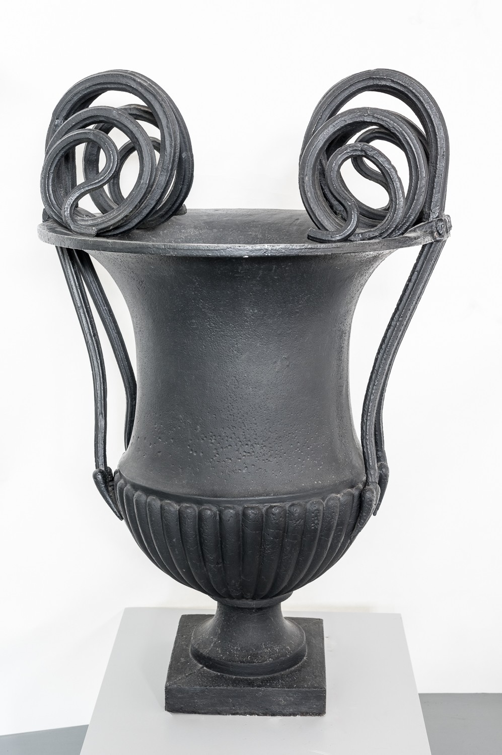 Vase, sog. Schlangenvase (Rheinisches Eisenkunstguss-Museum CC BY-NC-SA)