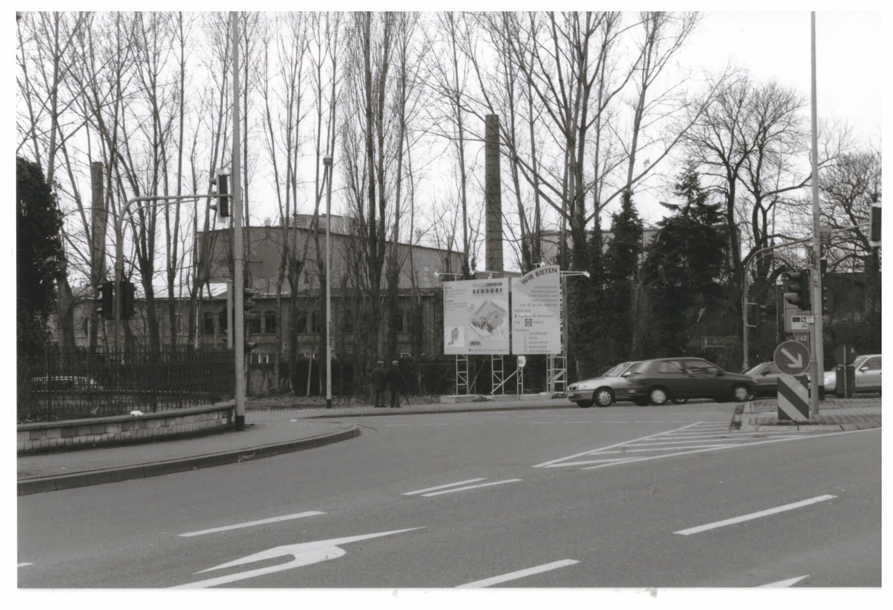 Kreuzung vor dem Werksgelände Didier vor dem Abriss 1998/99, Bendorf (Stiftung Sayner Hütte, Rheinisches Eisenkunstguss-Museum CC BY-NC-SA)