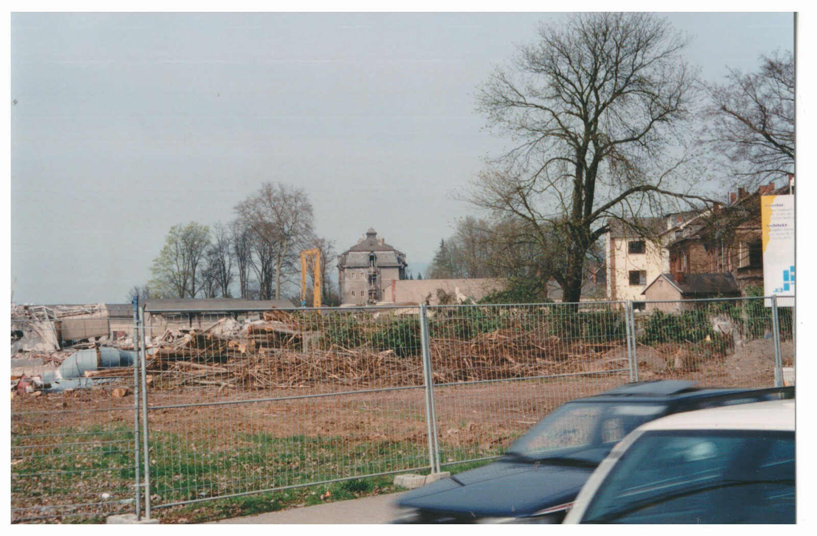 Schuttberge Abriss Didier-Werke Bendorf, 1999 (Stiftung Sayner Hütte, Rheinisches Eisenkunstguss-Museum CC BY-NC-SA)