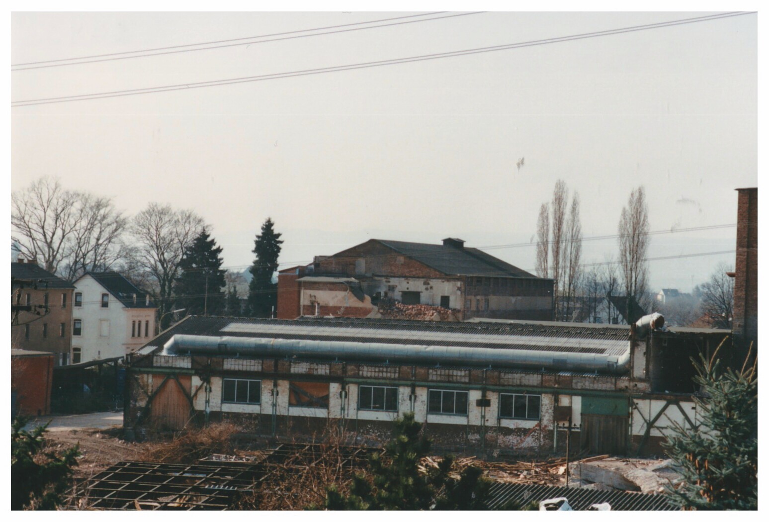 Gebäude während des Abrisses der Didier-Werke Bendorf, 1999 (Stiftung Sayner Hütte, Rheinisches Eisenkunstguss-Museum CC BY-NC-SA)