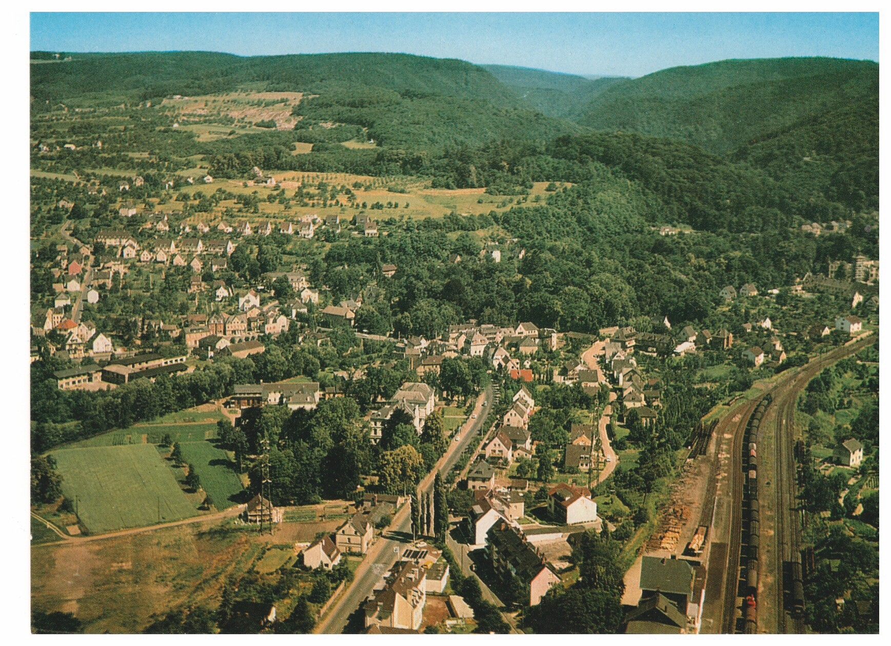 Luftbild Sayn 1960er Jahre (Stiftung Sayner Hütte, Rheinisches Eisenkunstguss-Museum CC BY-NC-SA)