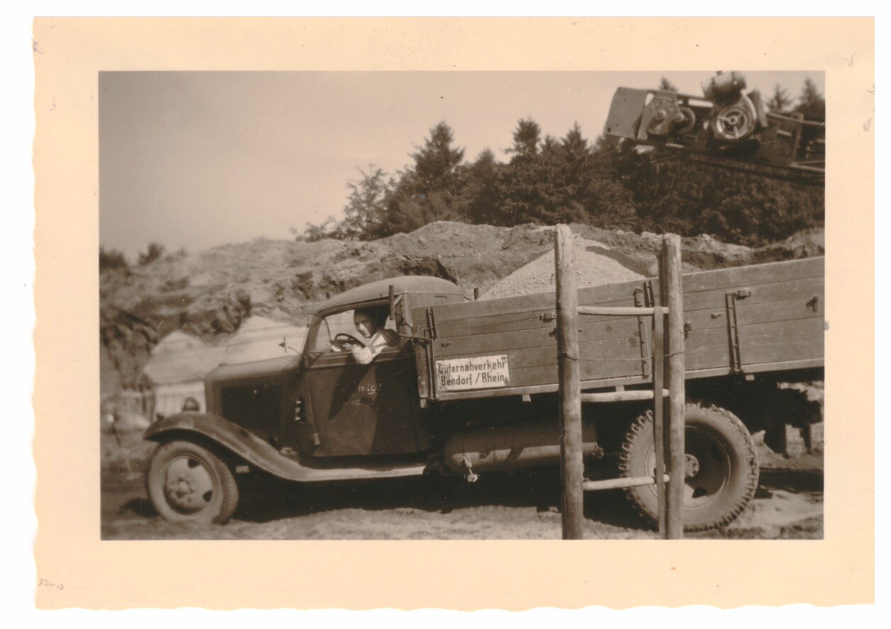Lastkraftwagen mit Bims-Sand, Bendorf (Stiftung Sayner Hütte, Rheinisches Eisenkunstguss-Museum CC BY-NC-SA)