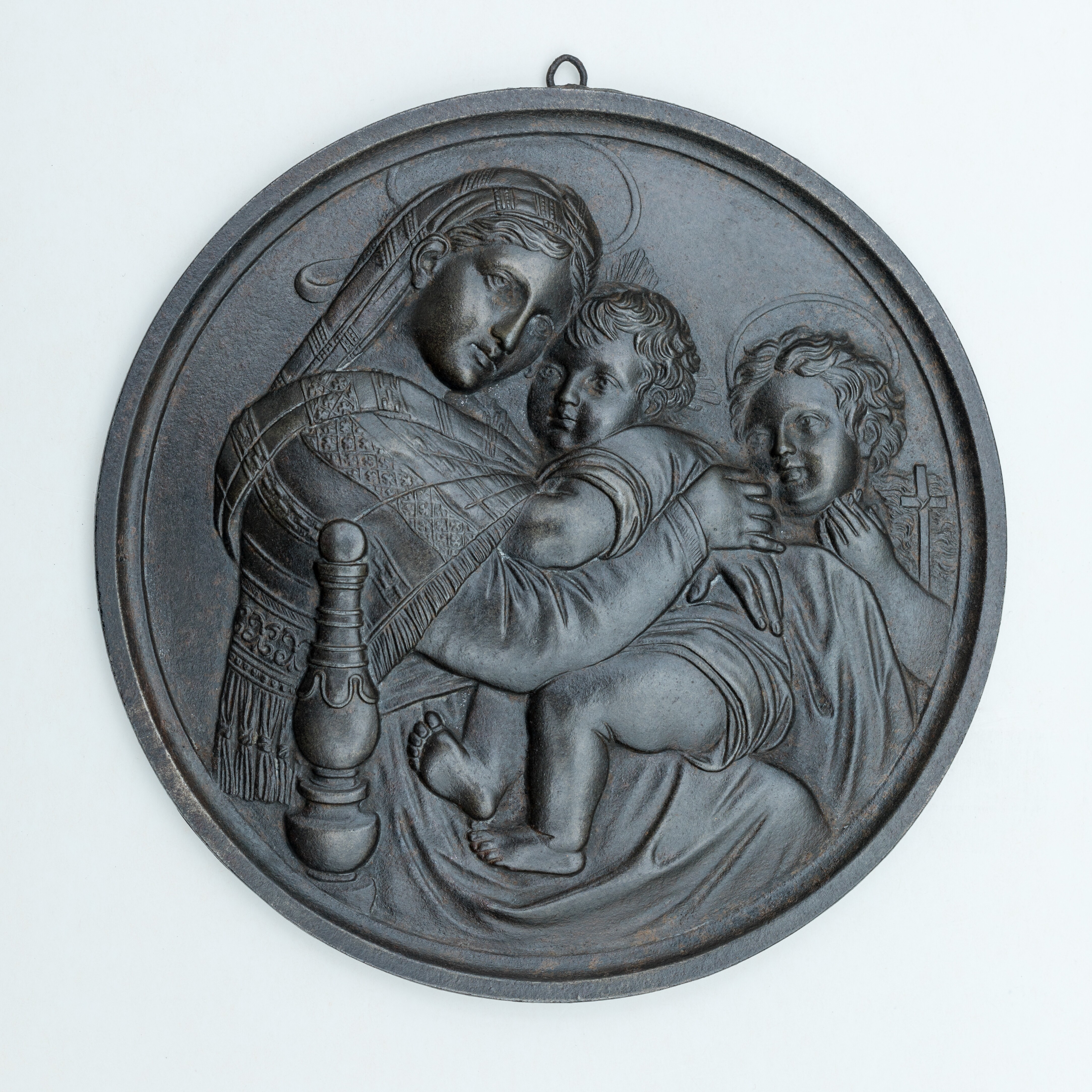 Medaillon Madonna della Sedia (Stiftung Sayner Hütte, Rheinisches Eisenkunstguss-Museum CC BY-NC-SA)