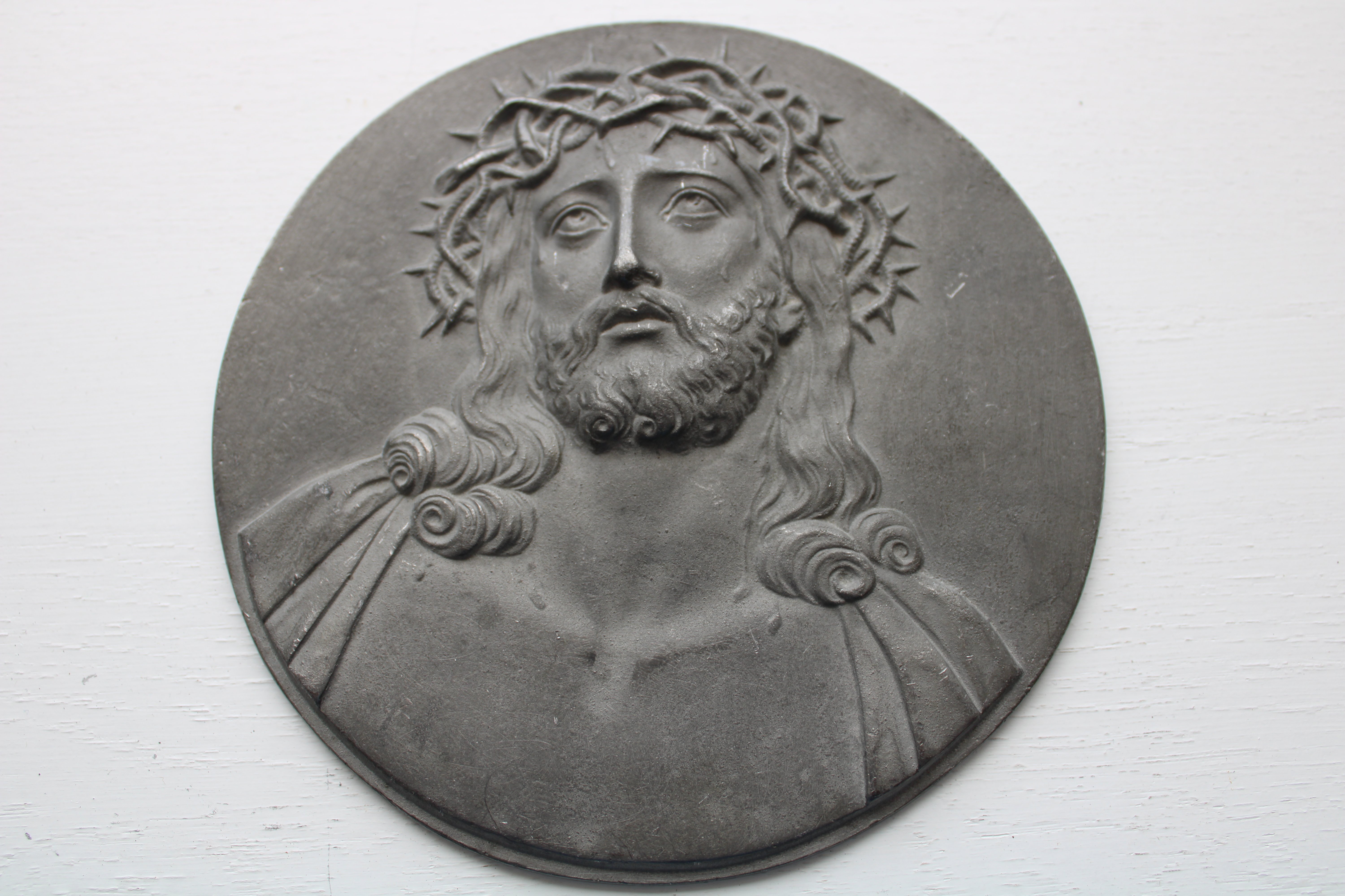 Medaillon Christus mit Dornenkrone (Stiftung Sayner Hütte, Rheinisches Eisenkunstguss-Museum CC BY-NC-SA)