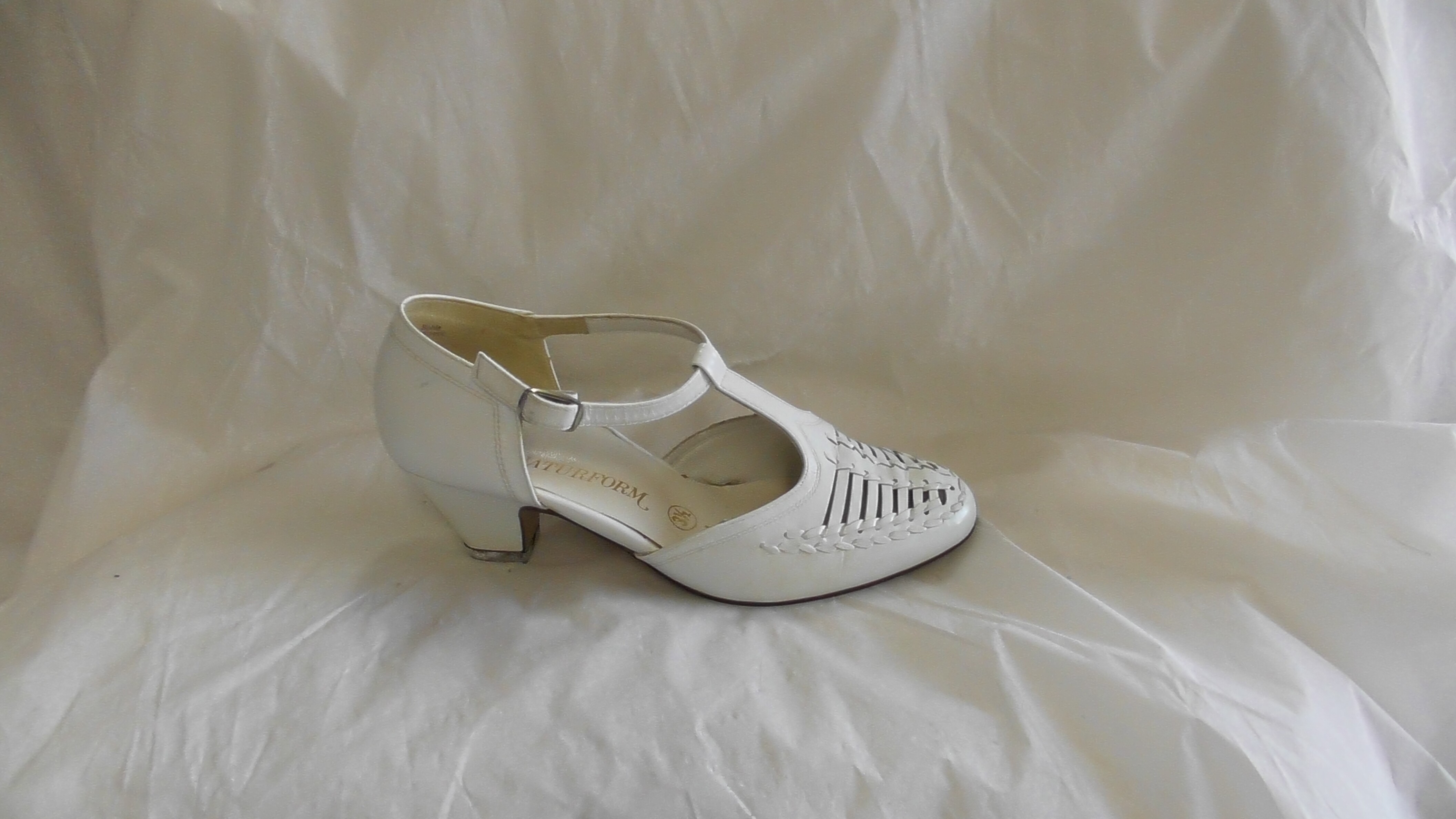 Damen-Spangen-Sandaletten von der Marke Ara (Deutsches Schuhmuseum Hauenstein CC BY-NC-SA)