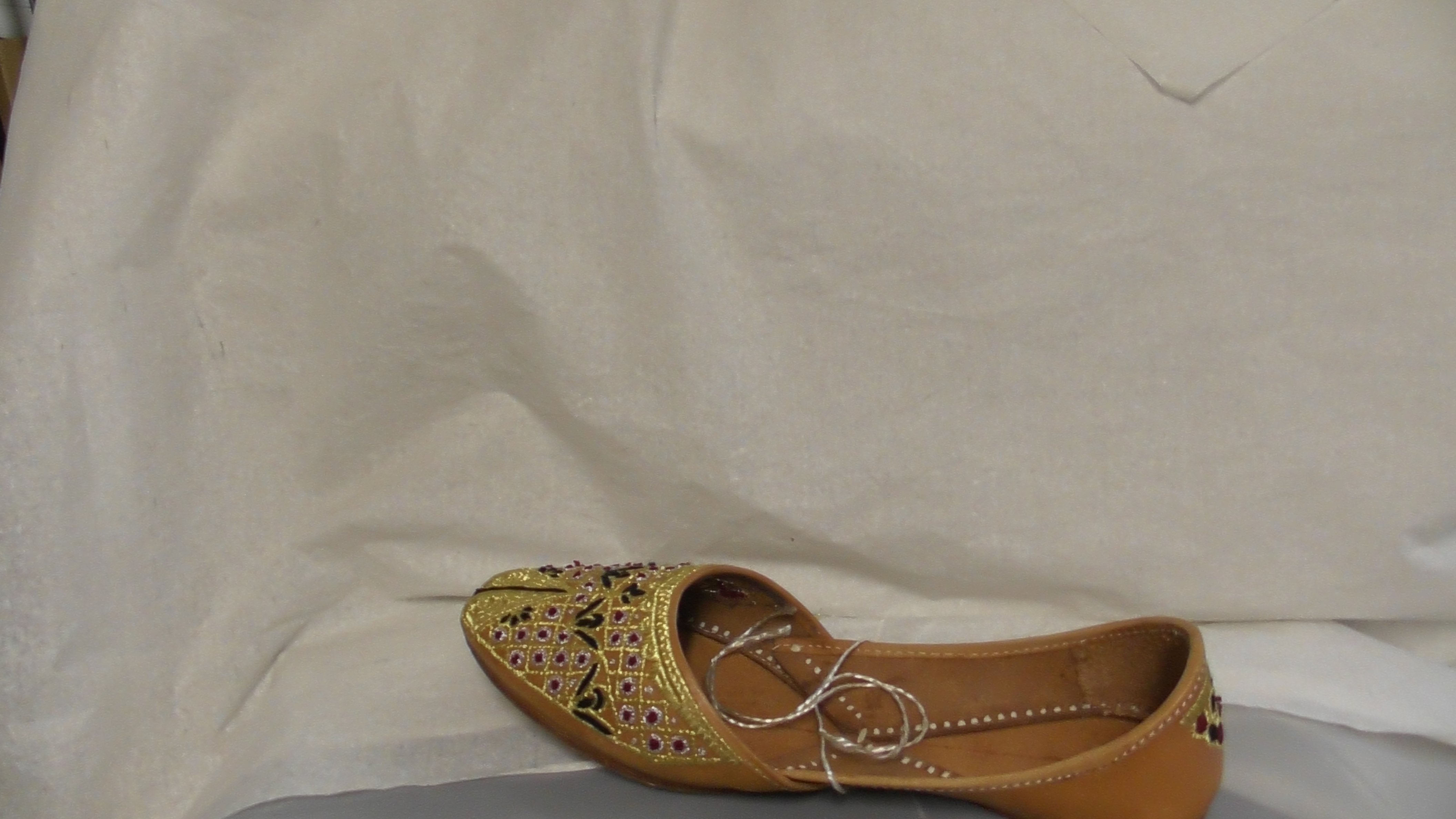 Damen-Slipper aus Kabul (Deutsches Schuhmuseum Hauenstein CC BY-NC-SA)