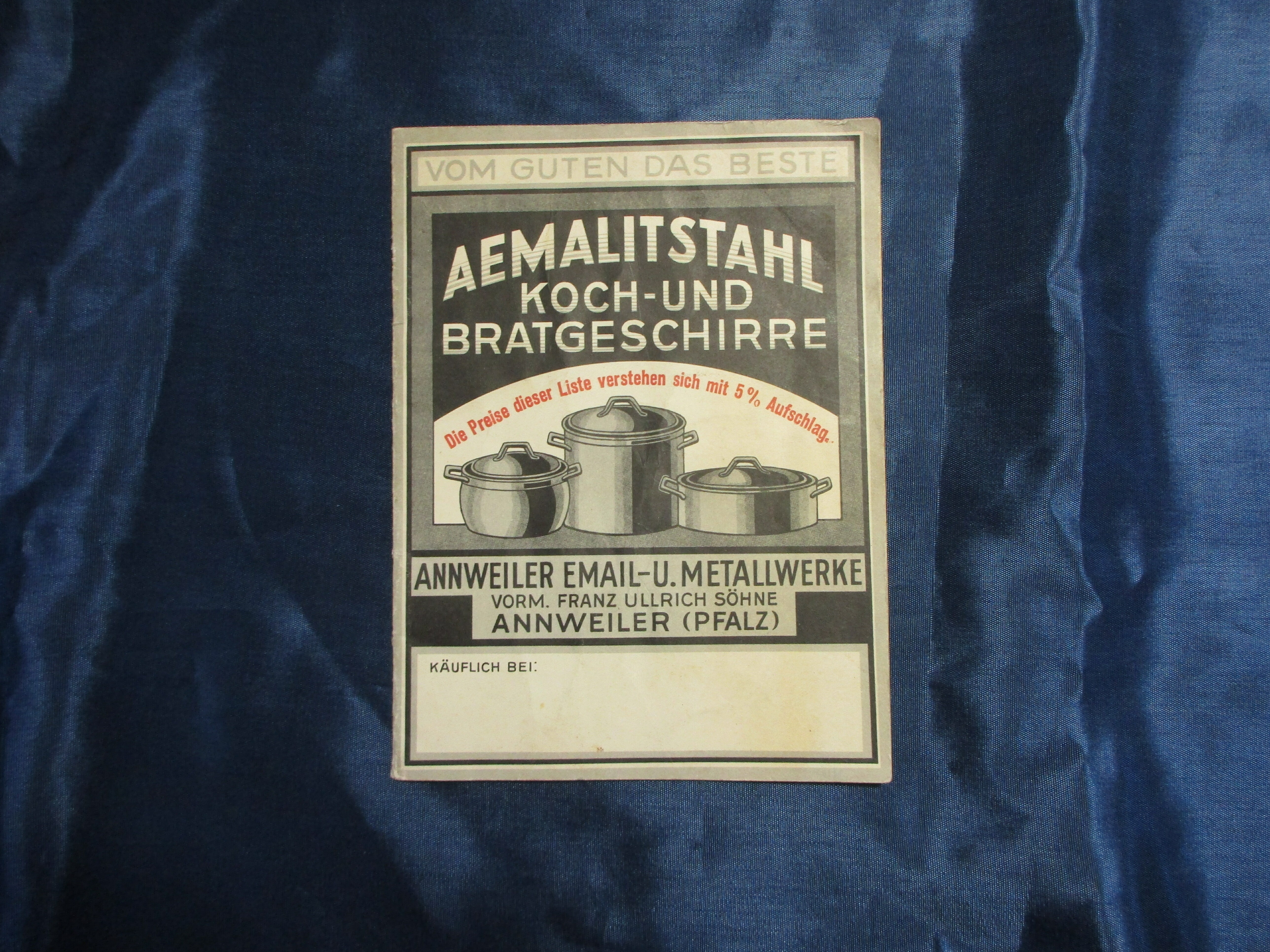 „AEMALITSTAHL Koch- und Bratgeschirre“ (Museum unterm Trifels CC BY-NC-SA)