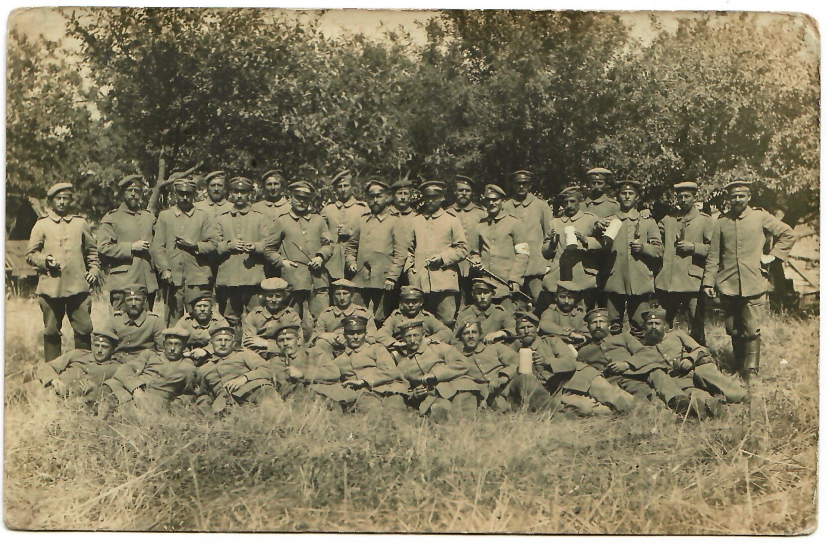 Soldatengruppenfoto in der freien Natur (Museum unterm Trifels CC BY-NC-SA)