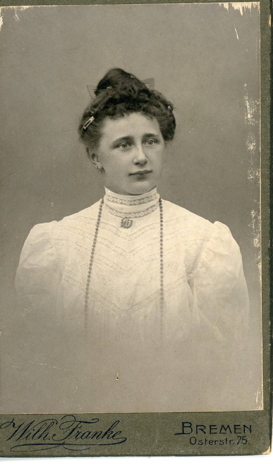Portrait einer jungen Frau (Freilichtmuseum Roscheider Hof CC0)