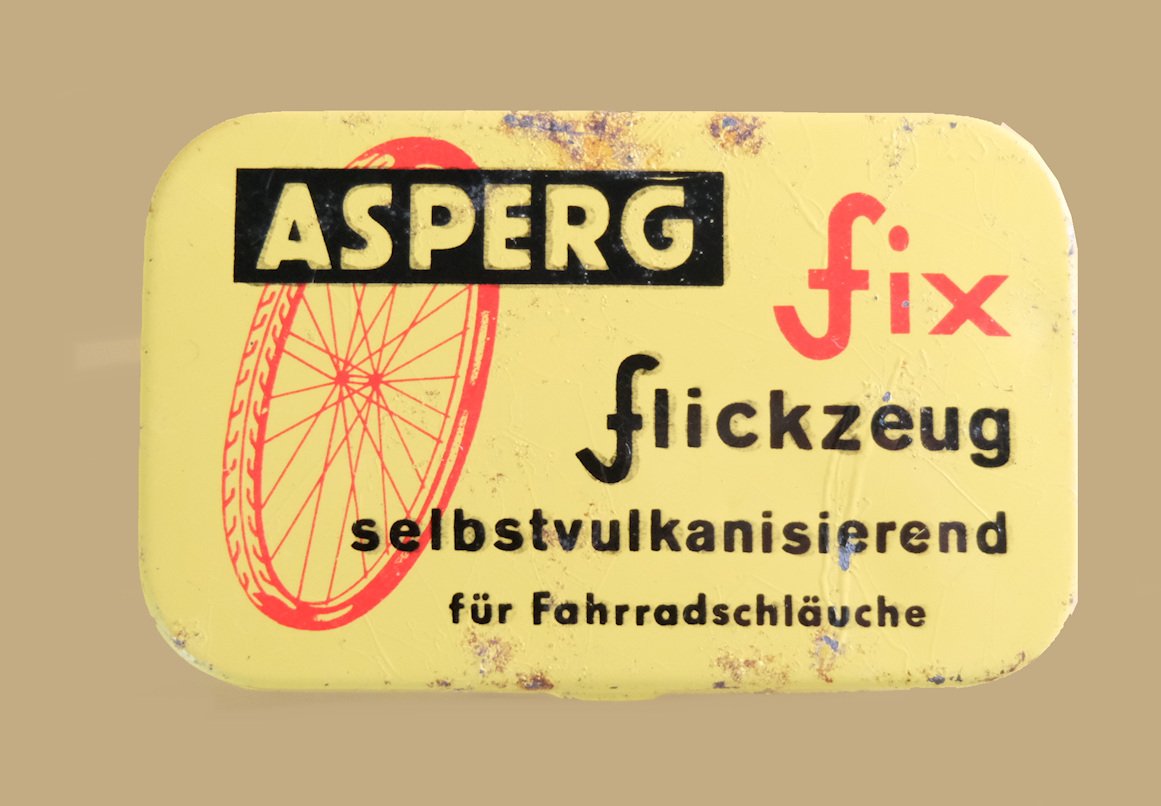 Asperg - Reparaturset für Fahrradschlauch (Freilichtmuseum Roscheider Hof CC0)