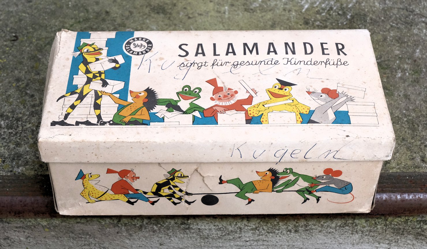 Salamander Kinderschuh-Karton (Freilichtmuseum Roscheider Hof CC0)