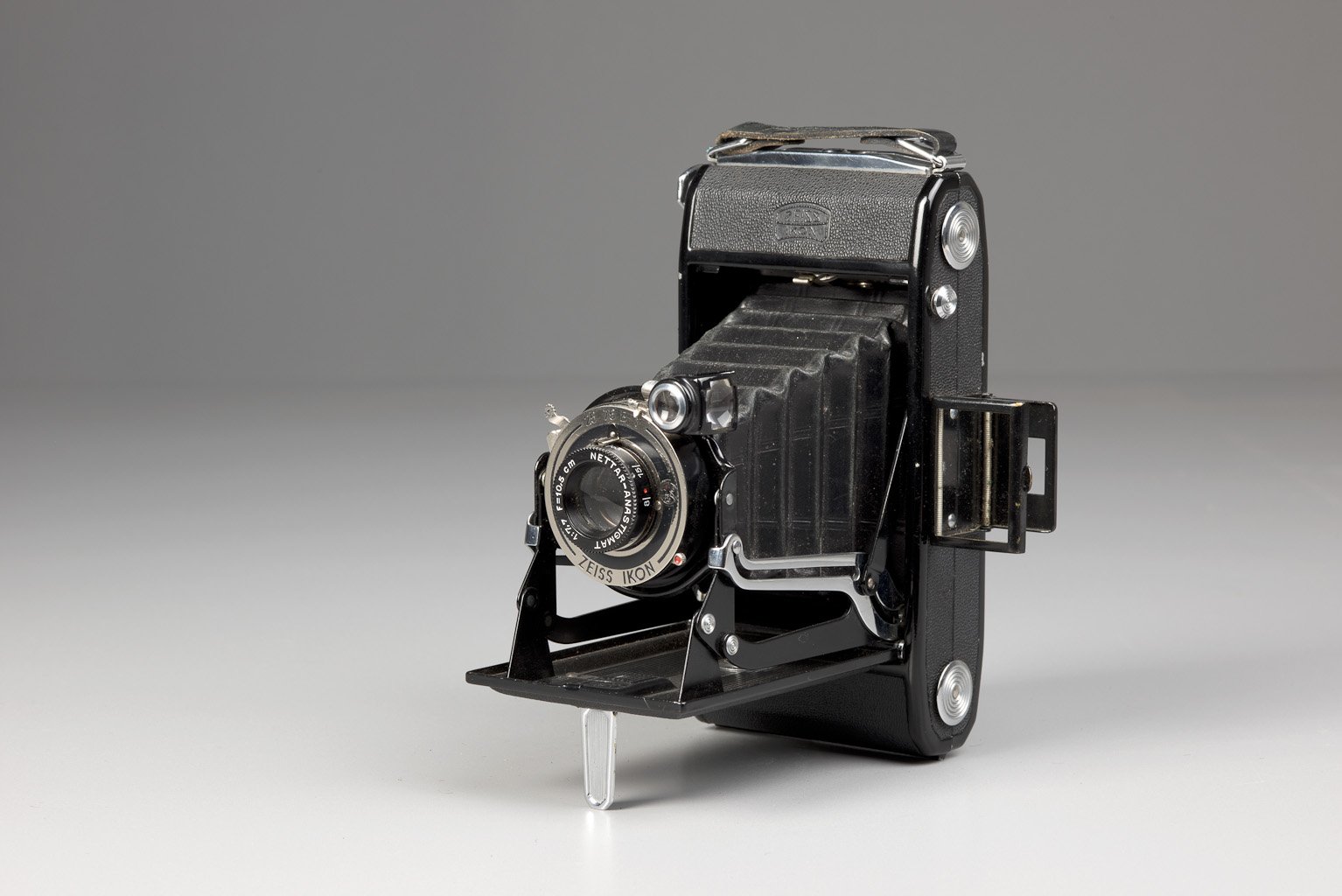 Klappkamera Zeiss Ikon (Freilichtmuseum Roscheider Hof CC0)