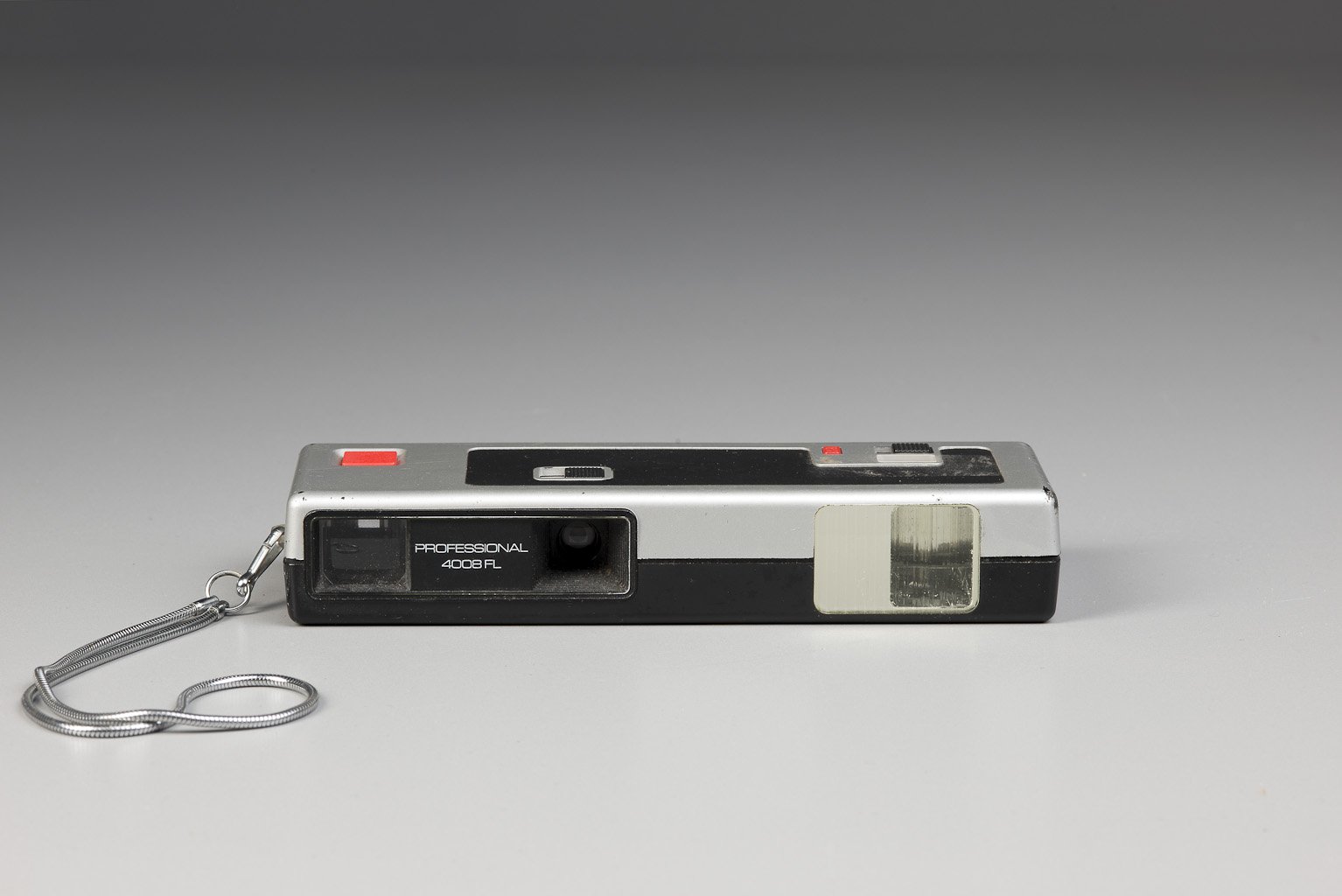 Pocketkamera Agfa Proffessional 4008 FL (Freilichtmuseum Roscheider Hof CC0)