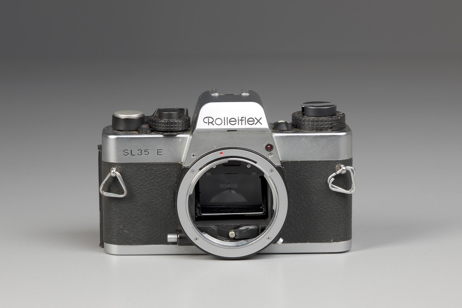 Analoge Spiegelreflexkamera Rolleiflex SL 35 E (Freilichtmuseum Roscheider Hof CC0)