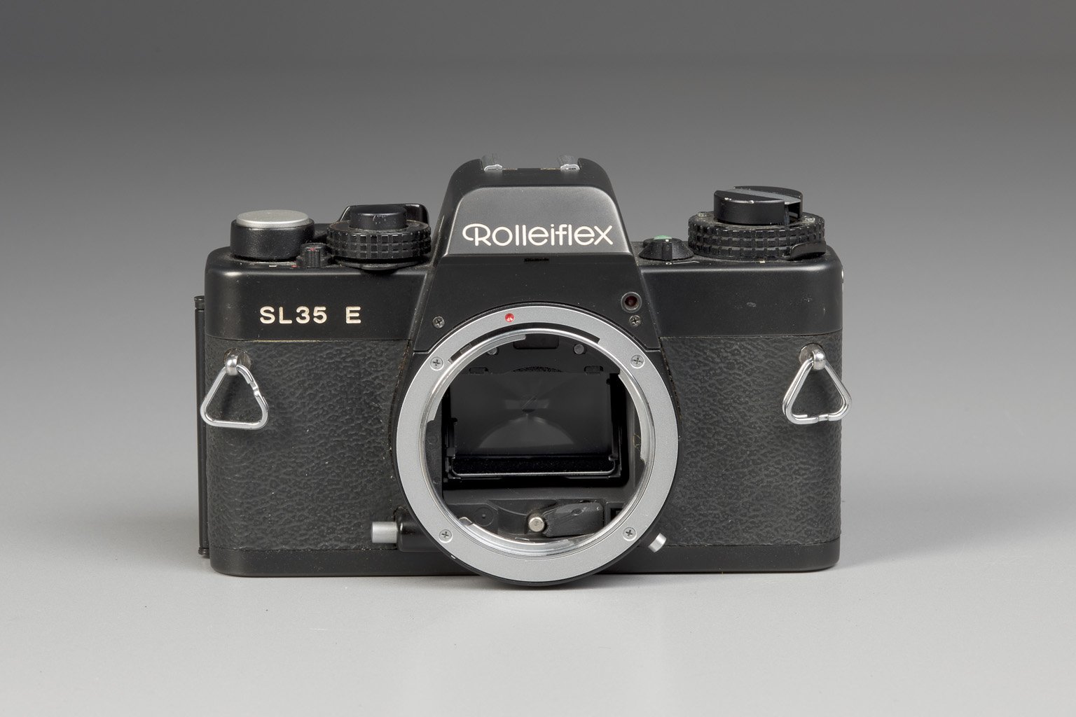 Analoge Spiegelreflexkamera Rolleiflex SL 35 E (Freilichtmuseum Roscheider Hof CC0)