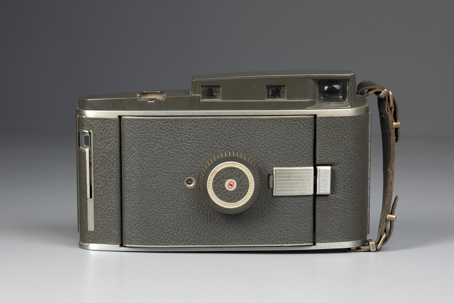 Sofortbildkamera Polaroid Land Camera 110 A (Freilichtmuseum Roscheider Hof CC0)