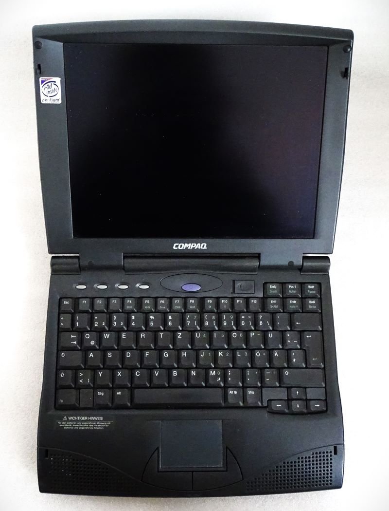 Laptop Armada 1530D der Firma Compaq (Freilichtmuseum Roscheider Hof CC0)