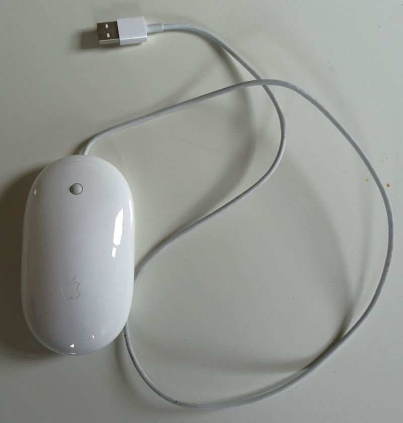 Computermaus der Firma Apple Modell Apple Mighty Mouse (Freilichtmuseum Roscheider Hof CC0)