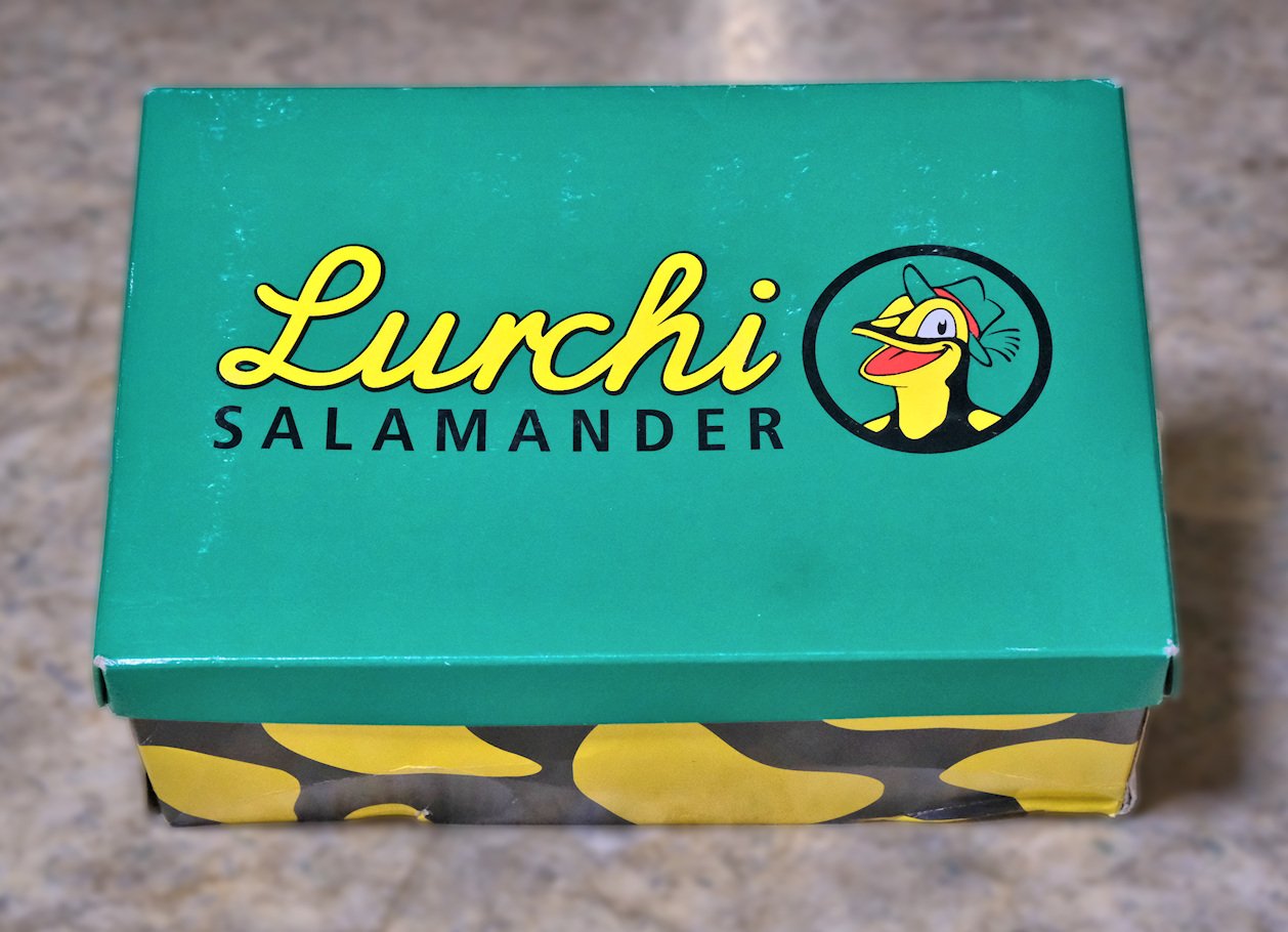 Bunter Schuhkarton mit Salamander Werbung (Freilichtmuseum Roscheider Hof CC0)