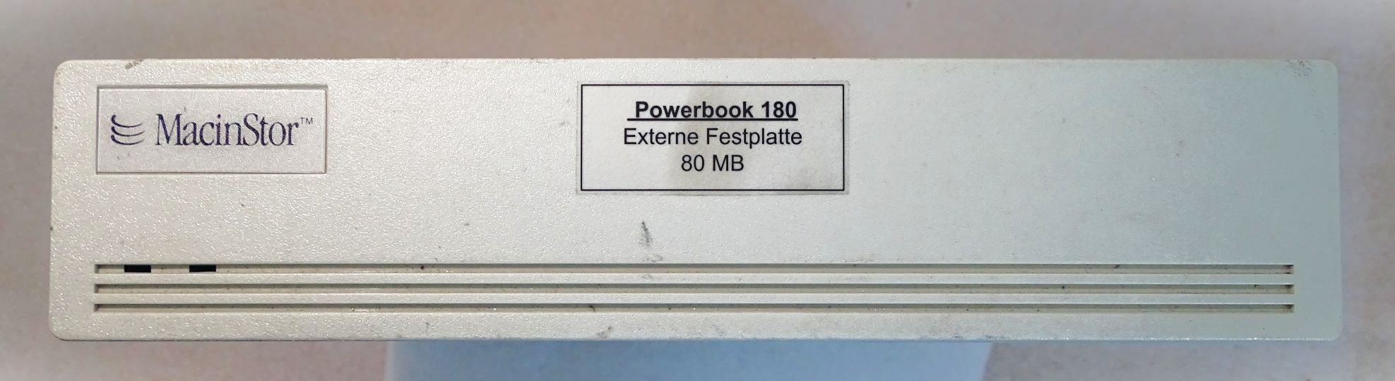 Externe Festplatte für das Apple-Notebook Powerbook 180 (Freilichtmuseum Roscheider Hof CC0)