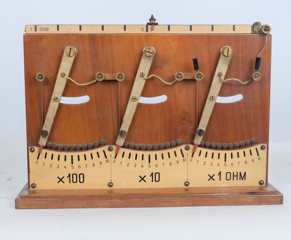 Widerstandsmessgerät für Lehrbnetrieb (Freilichtmuseum Roscheider Hof CC0)