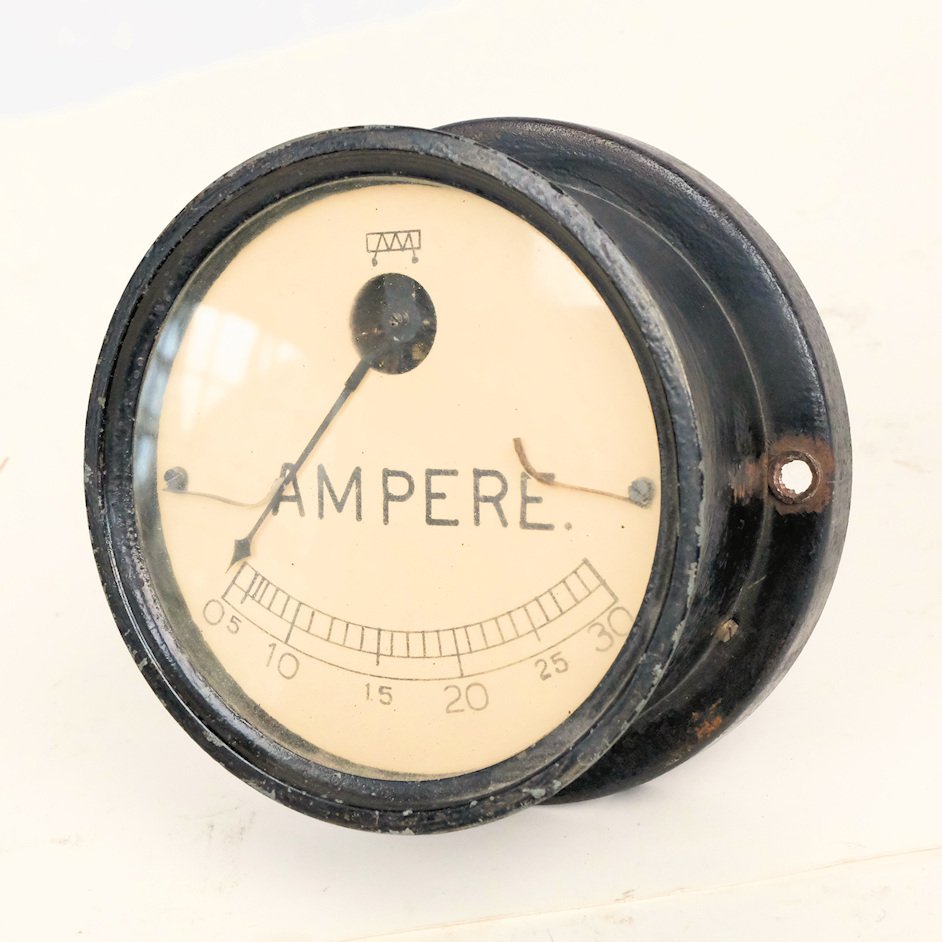 Amperemeter für hohe Ströme (Freilichtmuseum Roscheider Hof CC0)