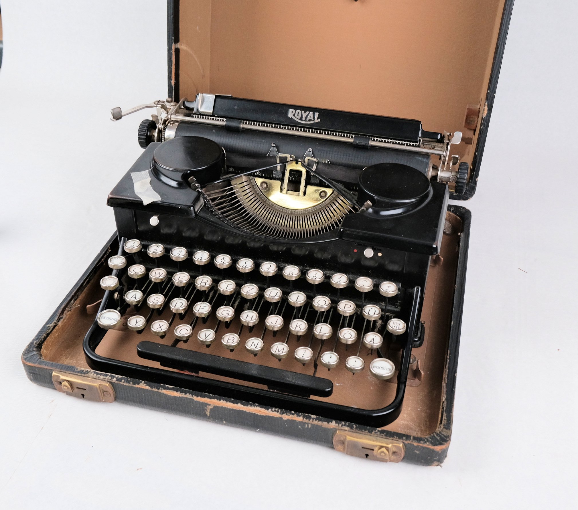 Schreibmaschine "Royal portable" (Freilichtmuseum Roscheider Hof CC0)
