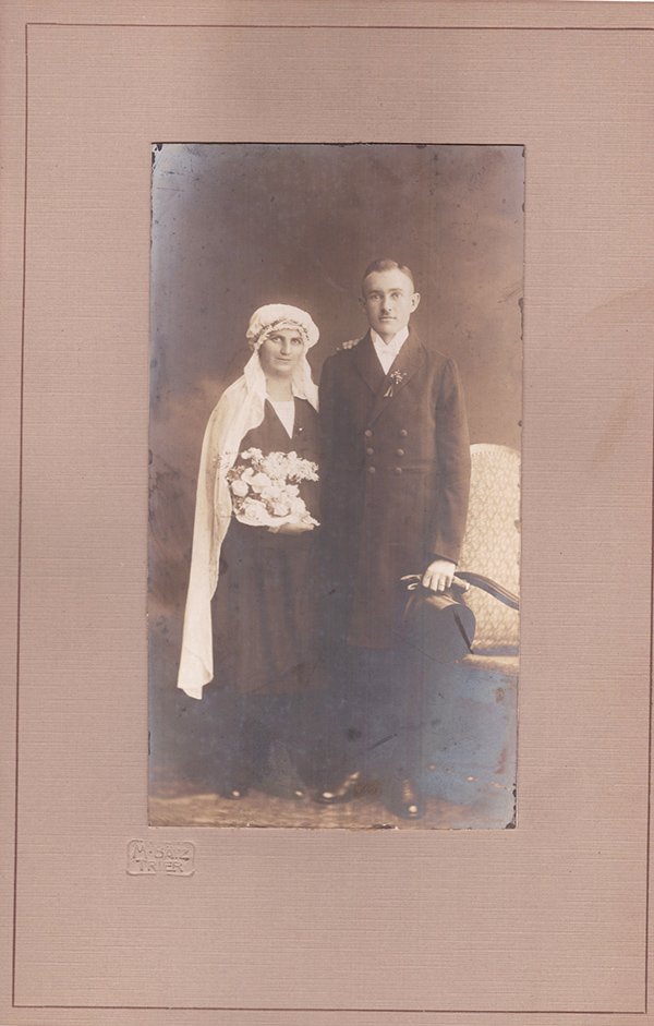 Foto Brautpaar im Fotoatelier (Freilichtmuseum Roscheider Hof CC0)