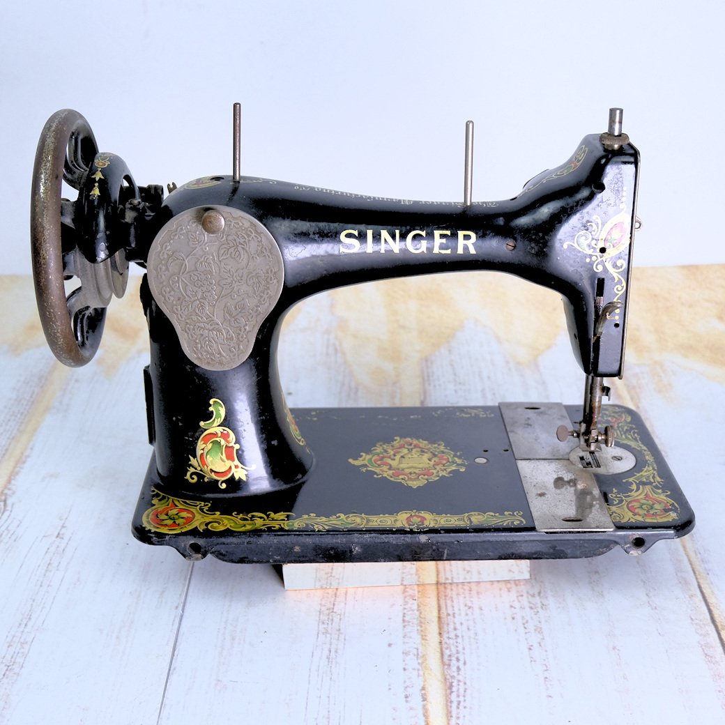 Haushaltsnähmaschine Singer Modell 128 K (Freilichtmuseum Roscheider Hof CC0)