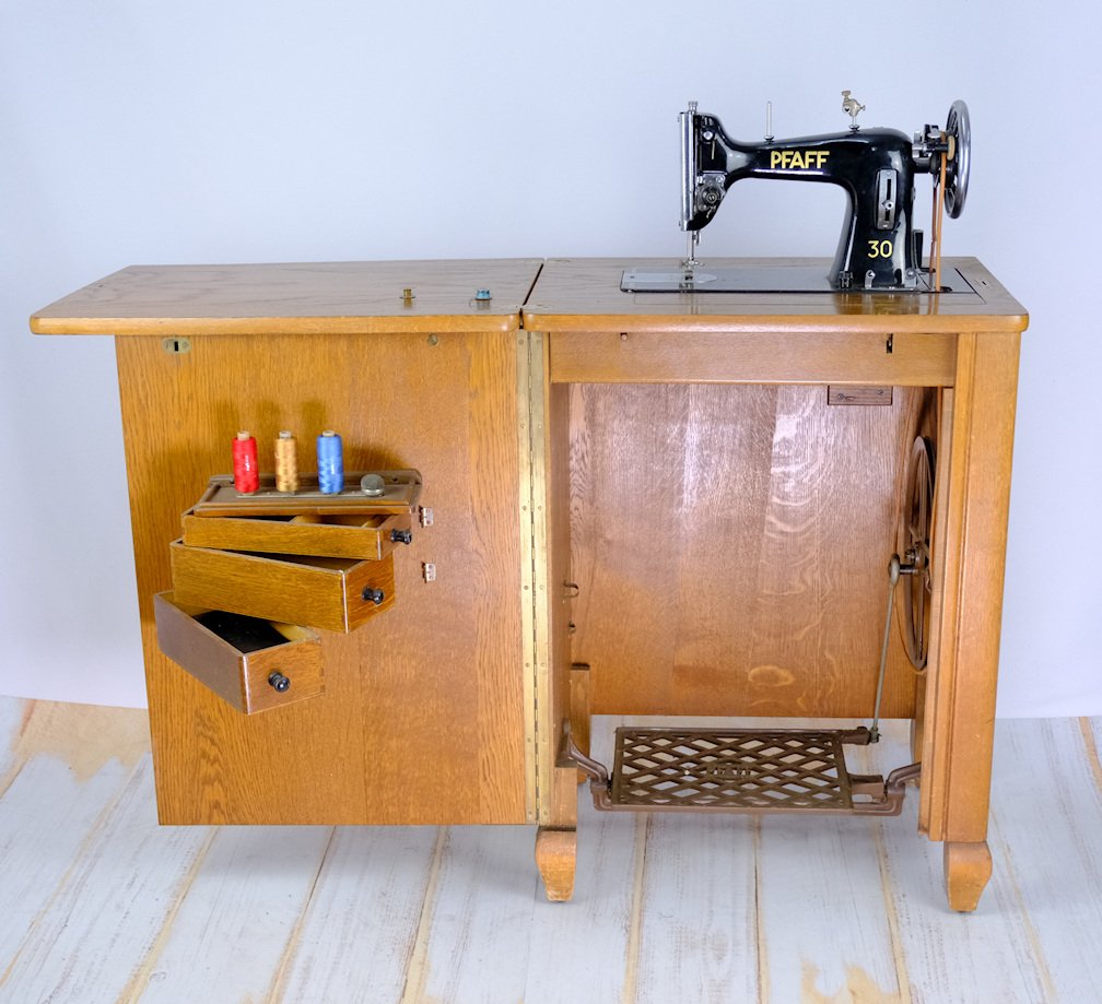 Haushaltsnähmaschine Pfaff Modell 30 (Freilichtmuseum Roscheider Hof CC0)