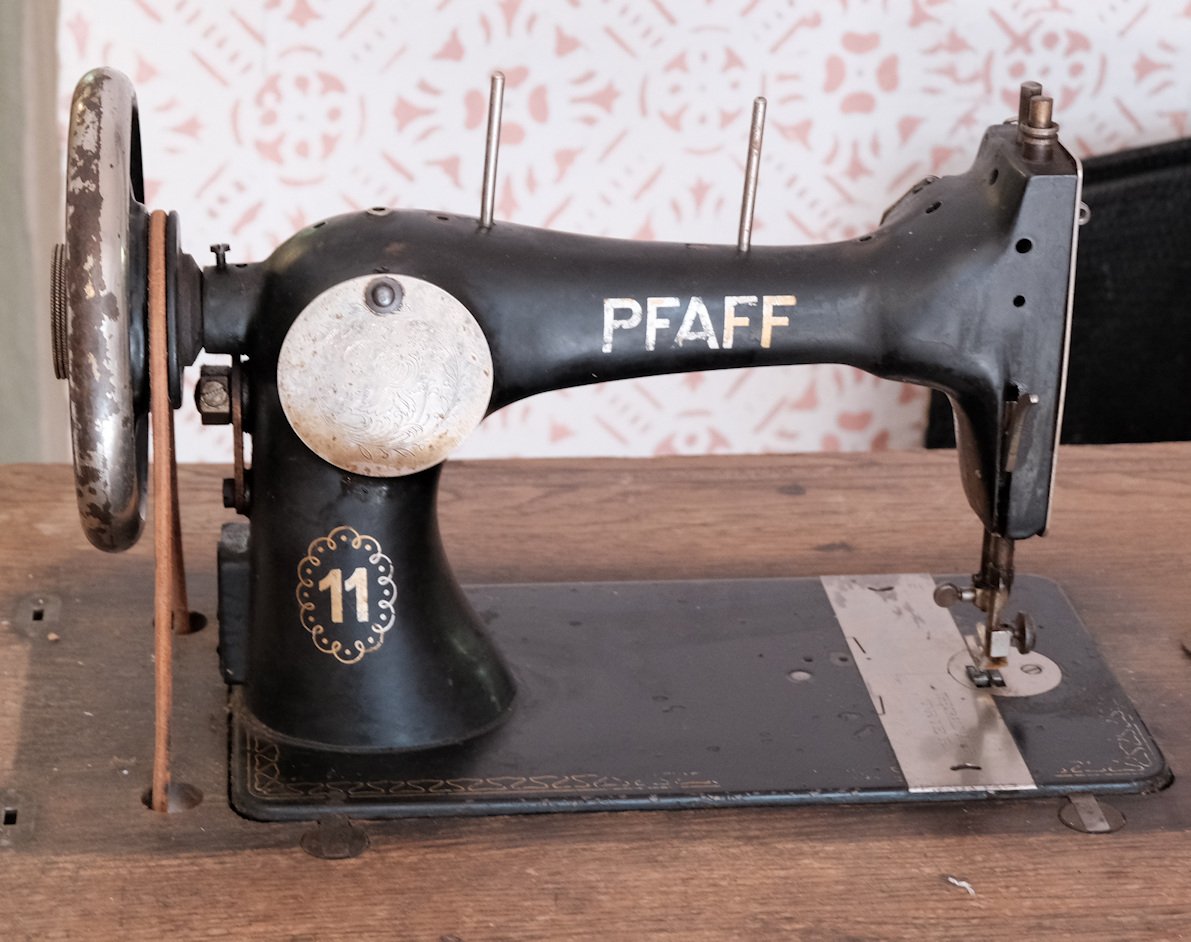 Haushaltsnähmaschine Pfaff Modell 11 (Freilichtmuseum Roscheider Hof CC0)
