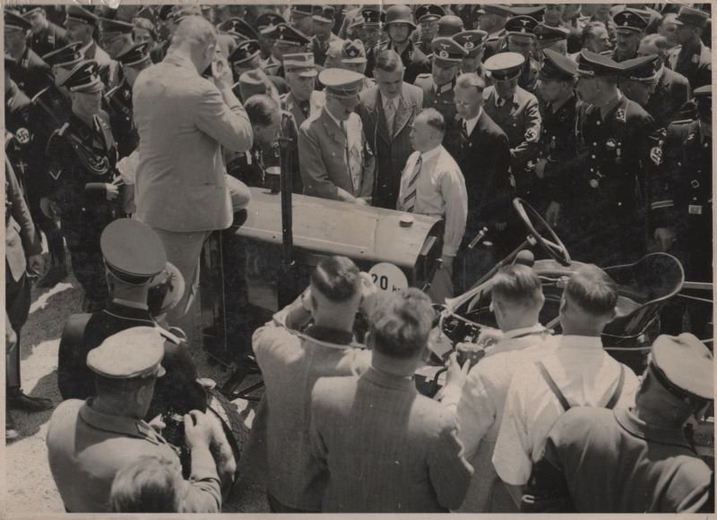 Schwarz-Weiß-Aufnahmen am Zettelmeyerstand der Reichsnährstandsausstellung 1937 (Freilichtmuseum Roscheider Hof CC0)