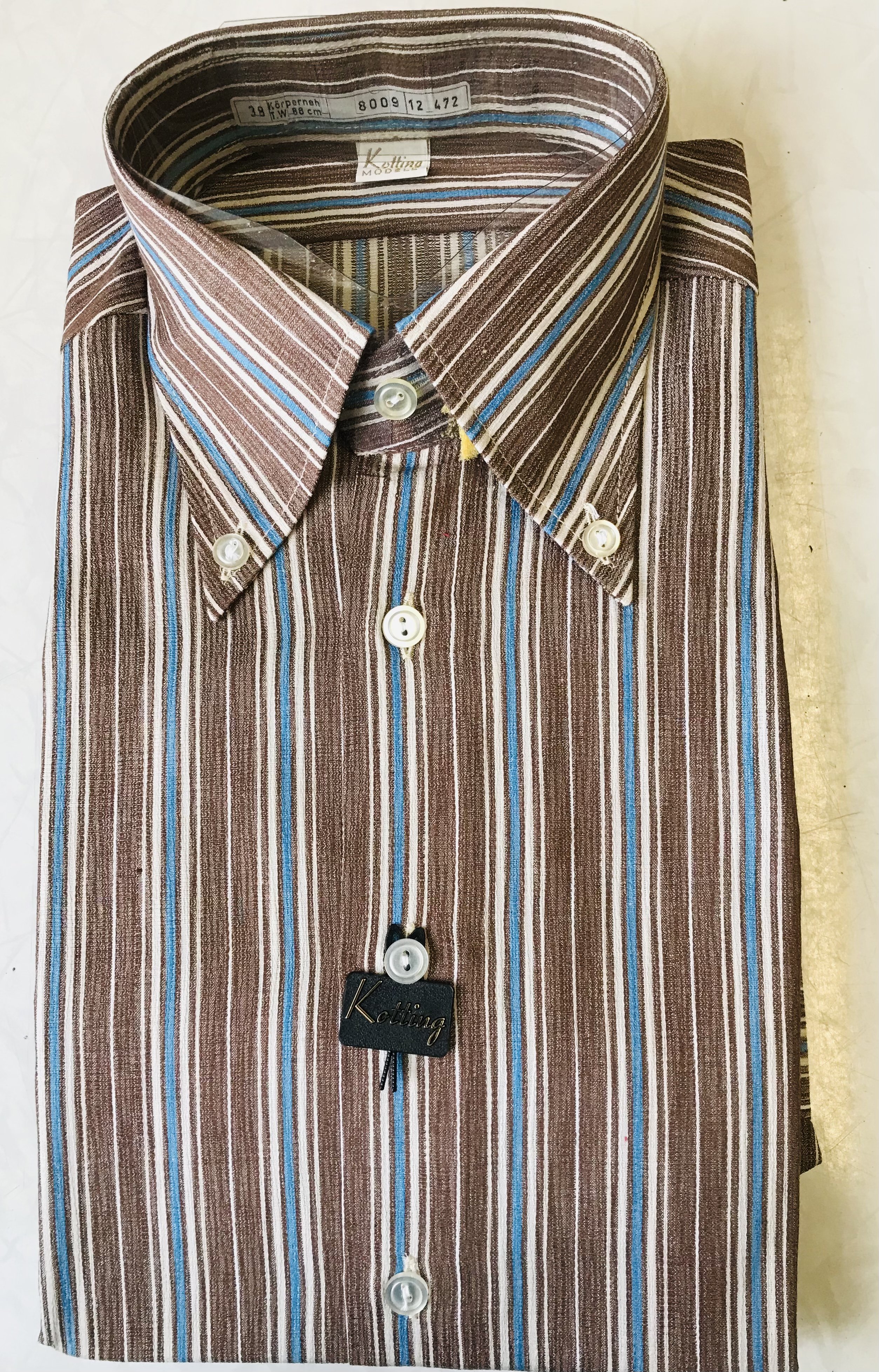 Herrenhemd mit Button-down Kragen (Freilichtmuseum Roscheider Hof CC0)