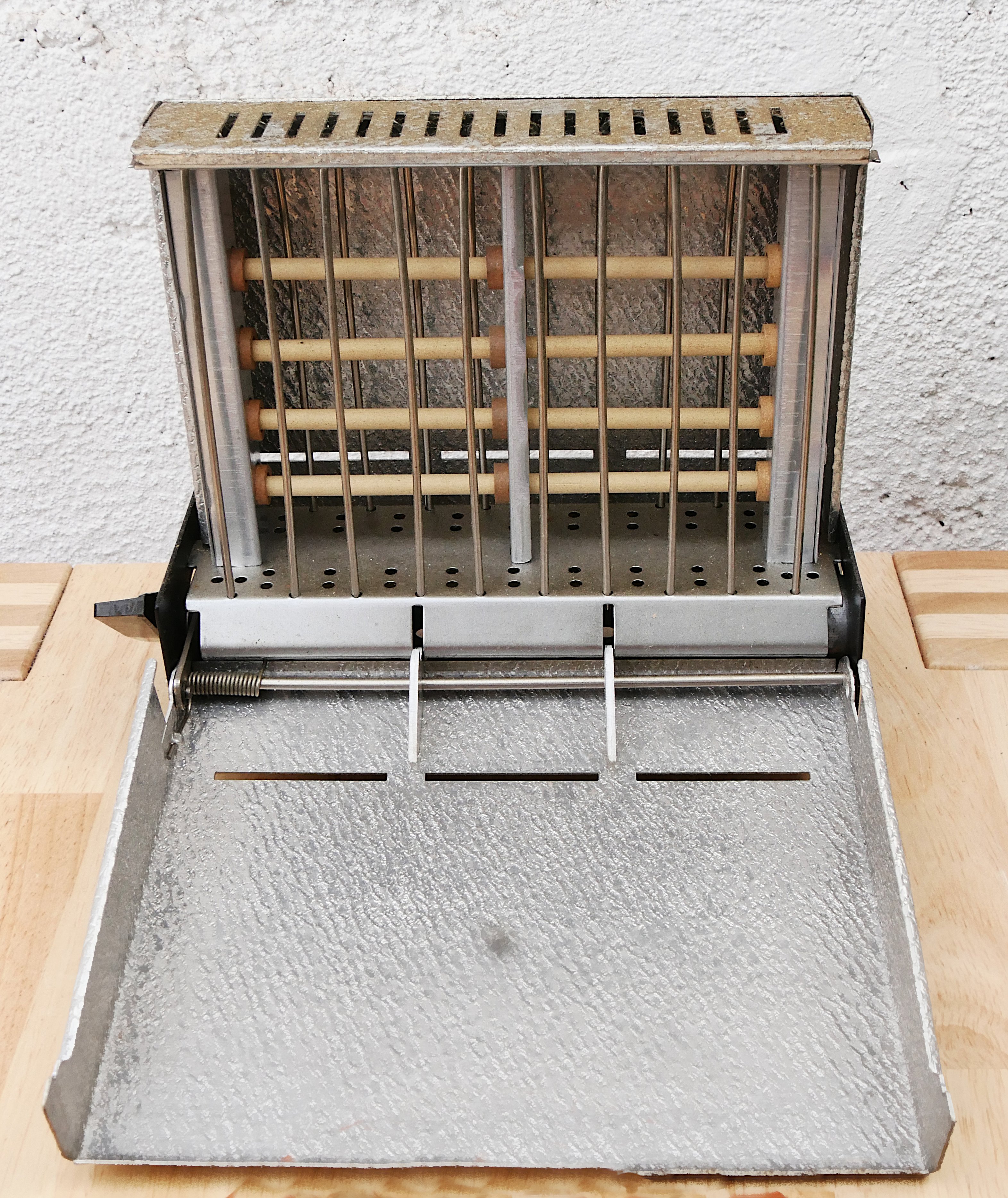 Toaster (Brotröster) AKA > ELECTRIC (Freilichtmuseum Roscheider Hof CC0)