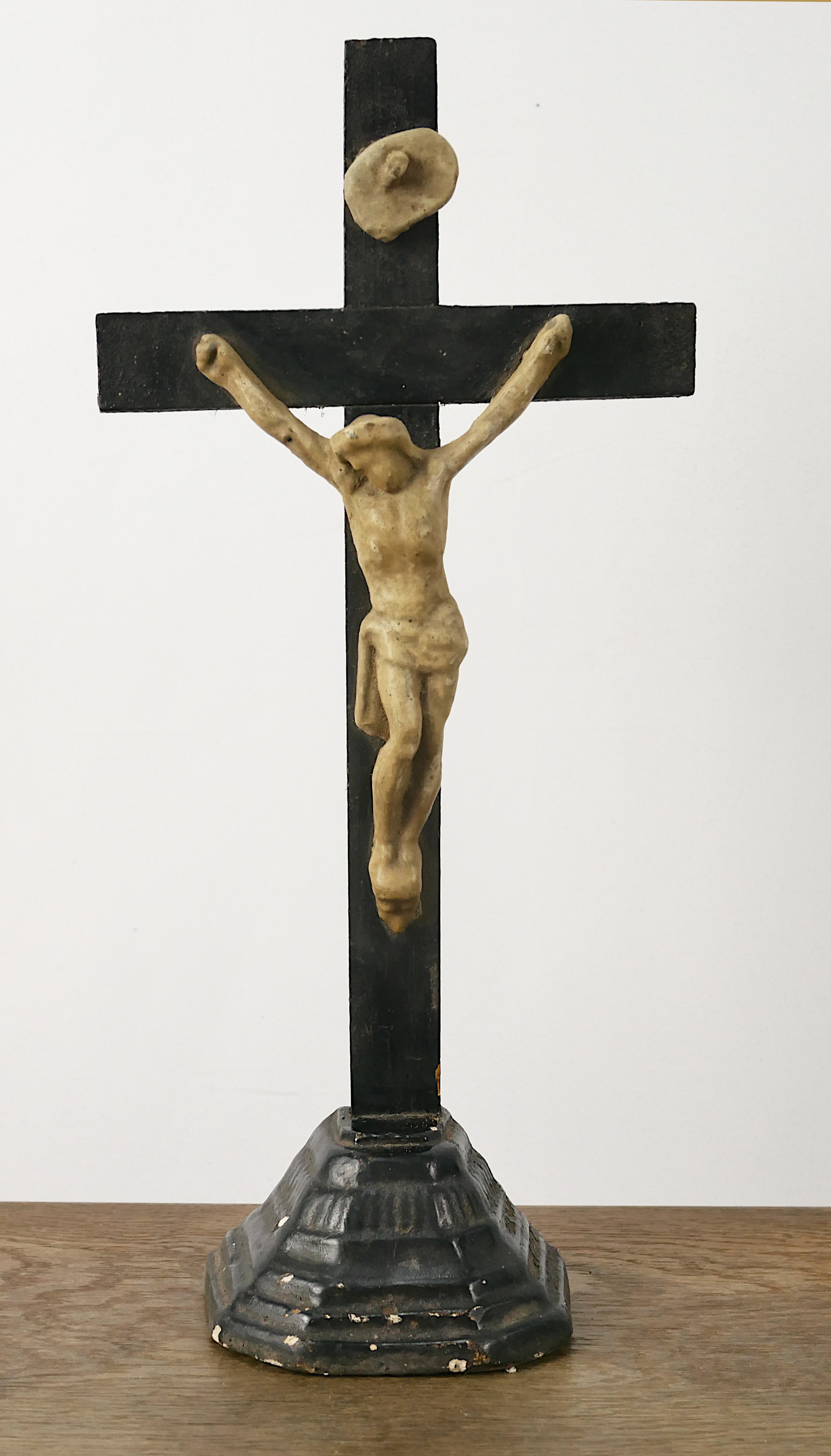 Standkreuz schwarz Jugendstil (Freilichtmuseum Roscheider Hof CC0)