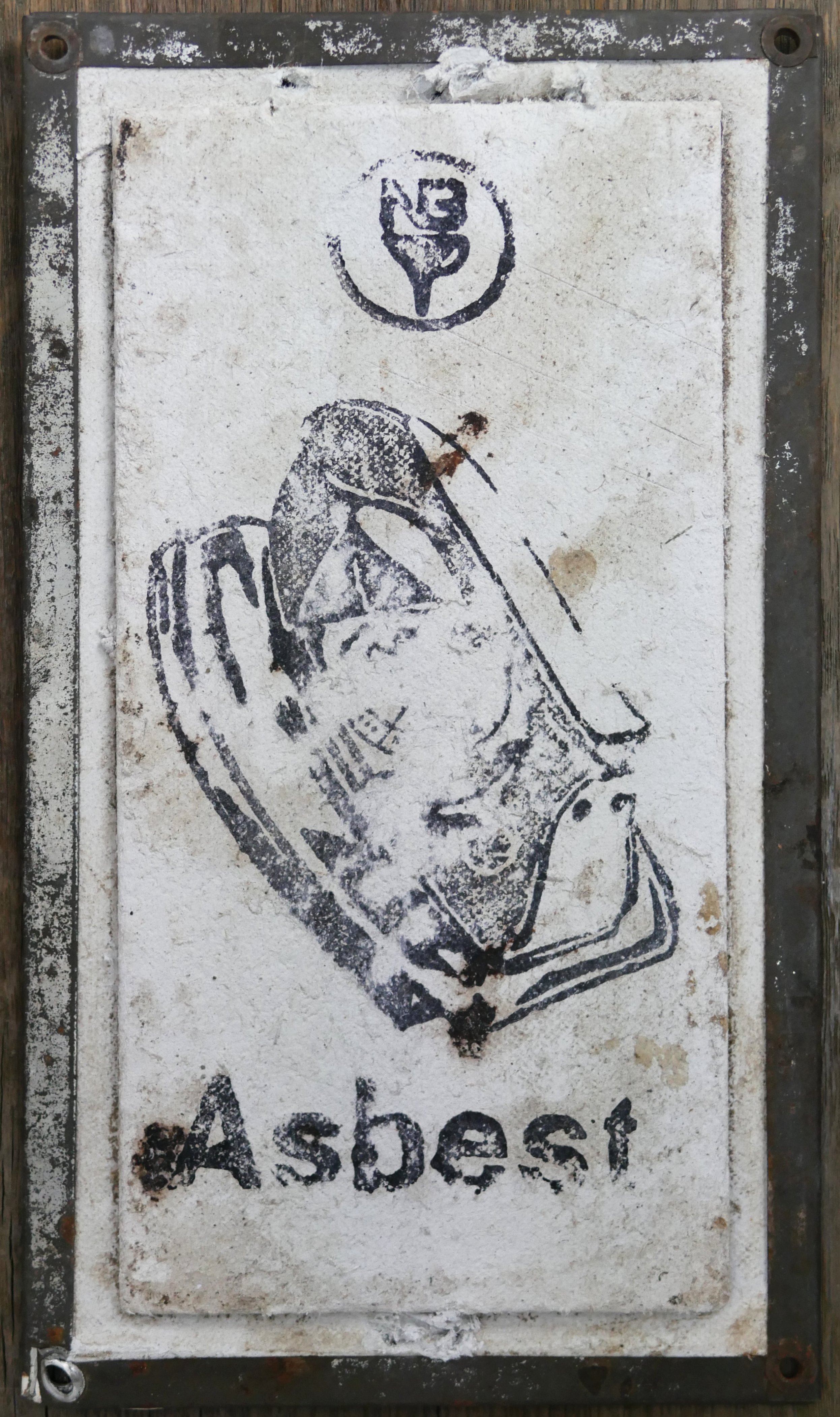 Asbest Bügeleisen Abstellplatte (Freilichtmuseum Roscheider Hof CC0)