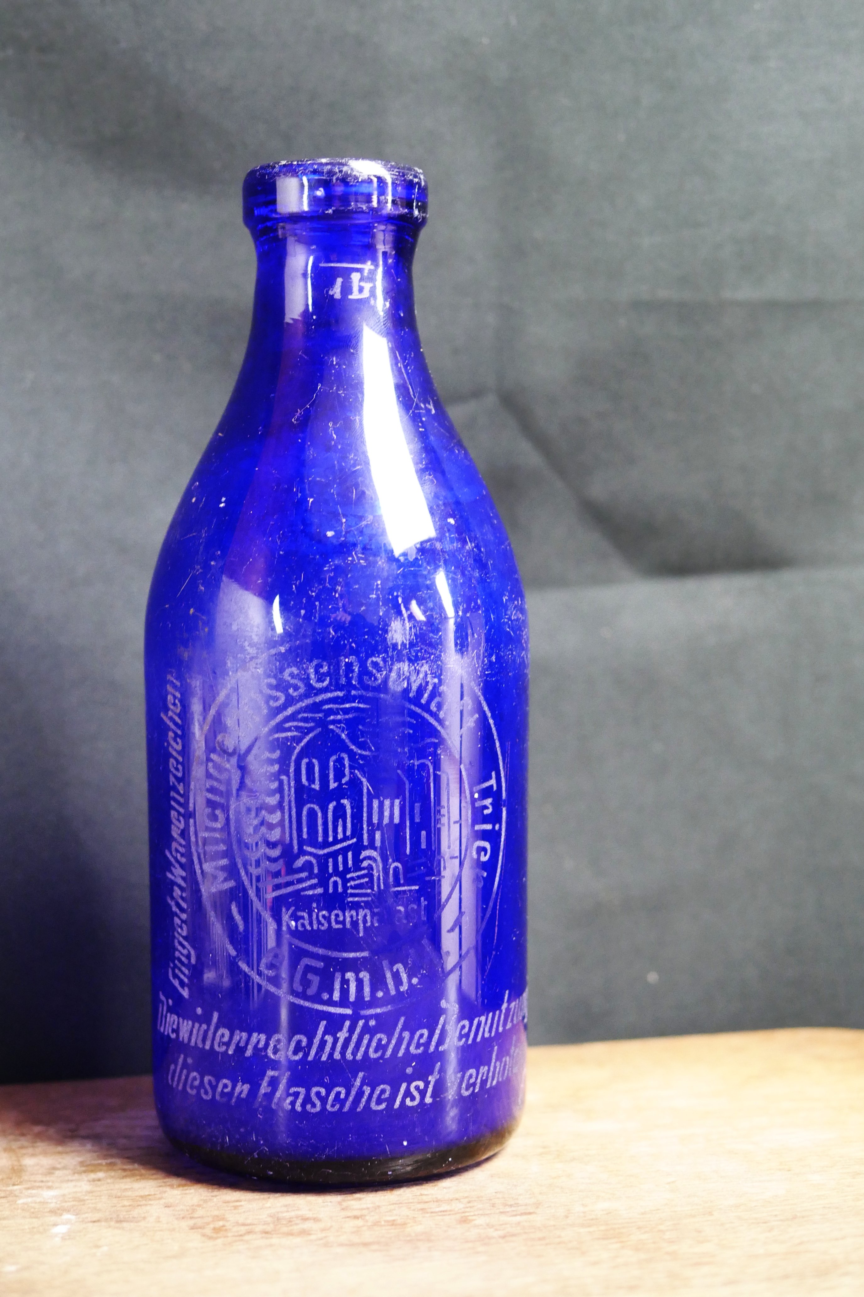 Blaue Milchflasche (Freilichtmuseum Roscheider Hof CC0)