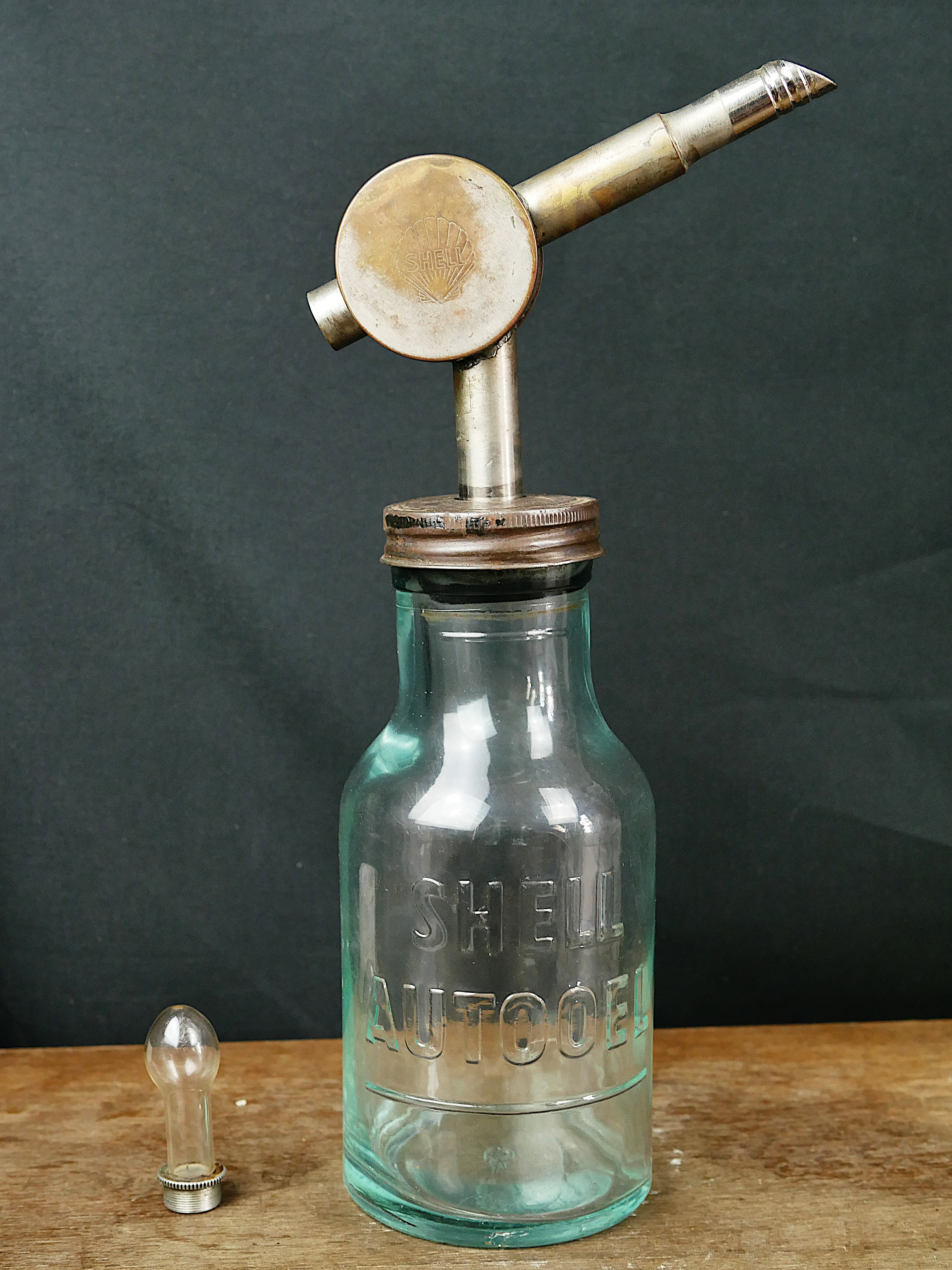 Glasflasche mit Einfüllstutzen (Freilichtmuseum Roscheider Hof CC0)
