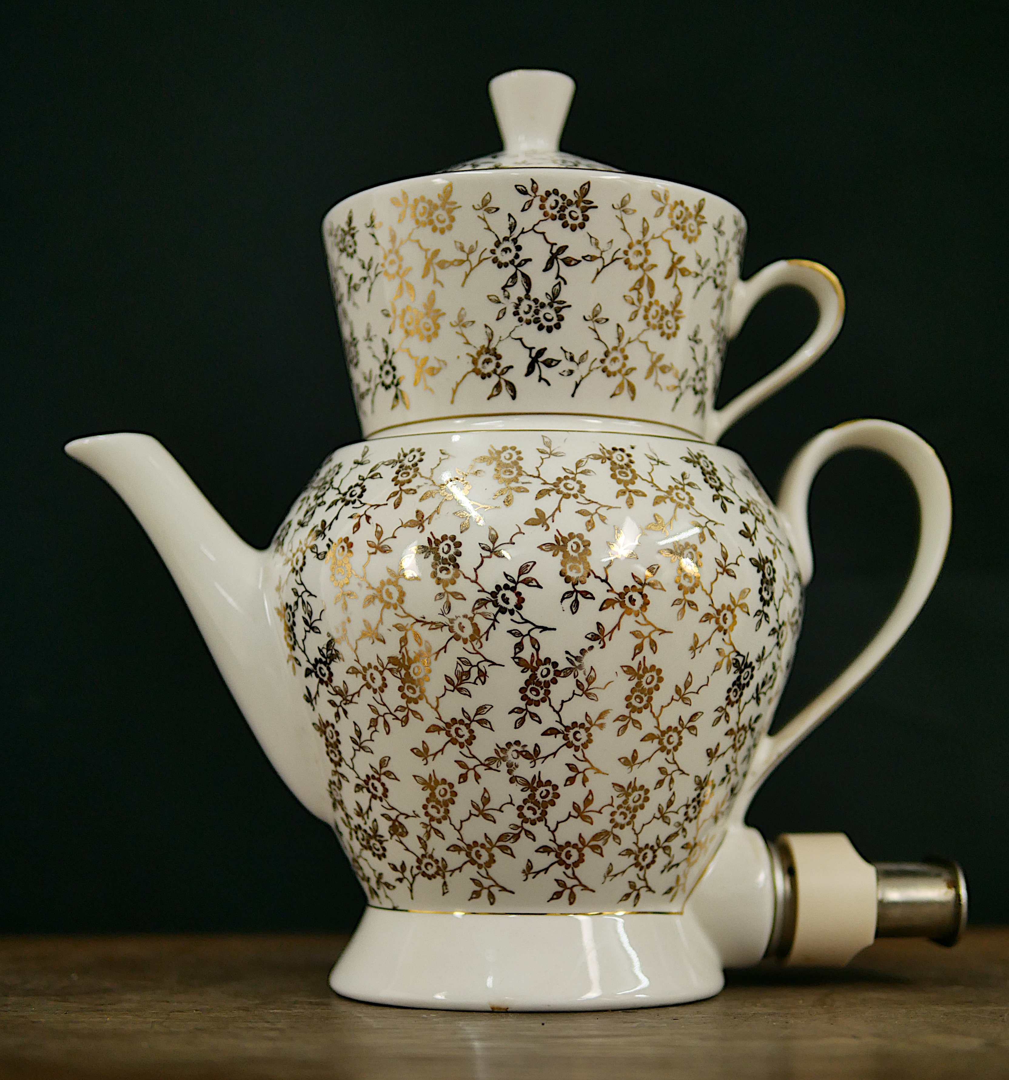 Perkolator (Kaffeemaschine) aus Porzellan (Freilichtmuseum Roscheider Hof CC0)