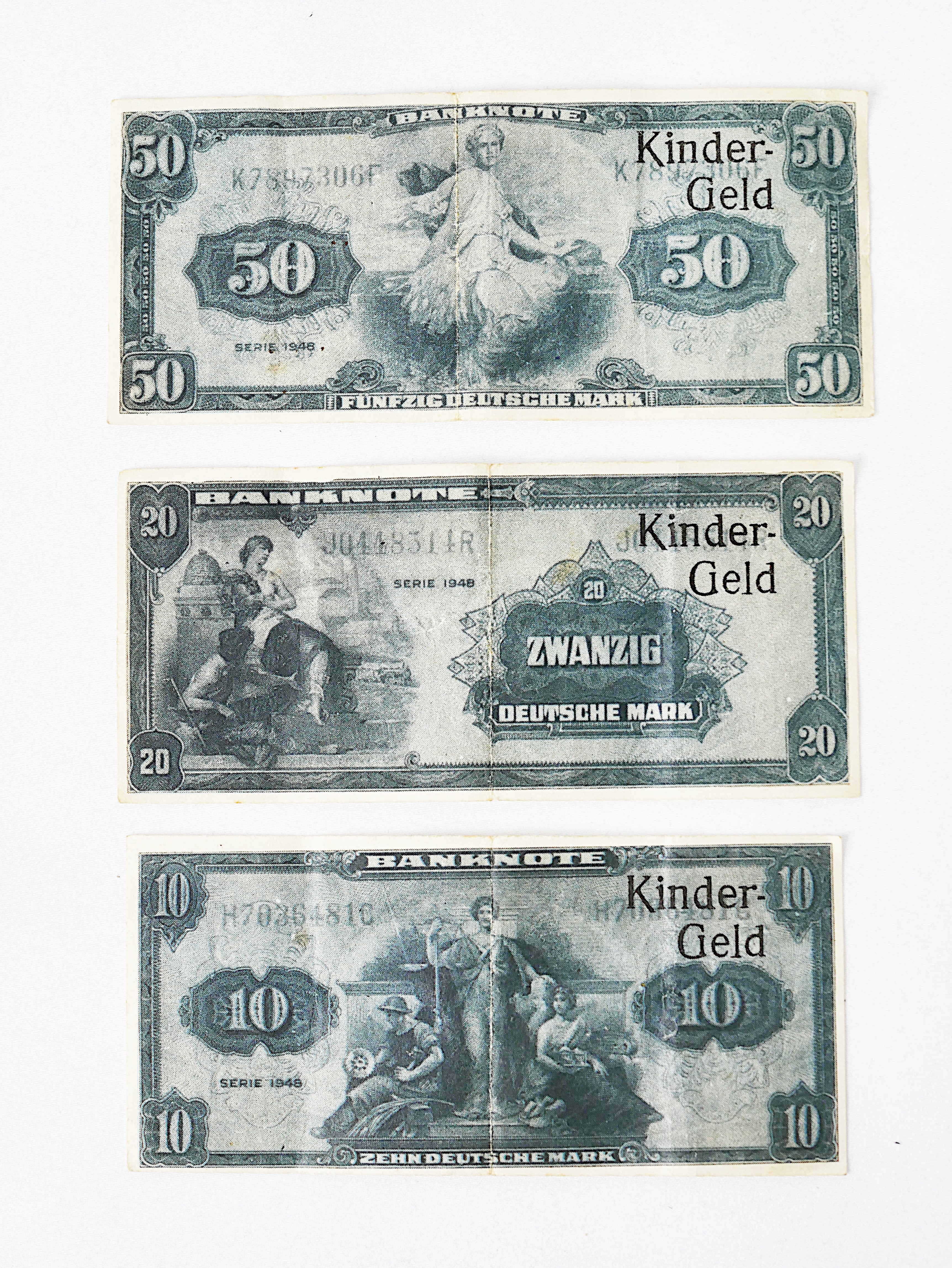 3 Scheine Kindergeld 50 DM,. 20 DM, 10 DM (Freilichtmuseum Roscheider Hof CC0)